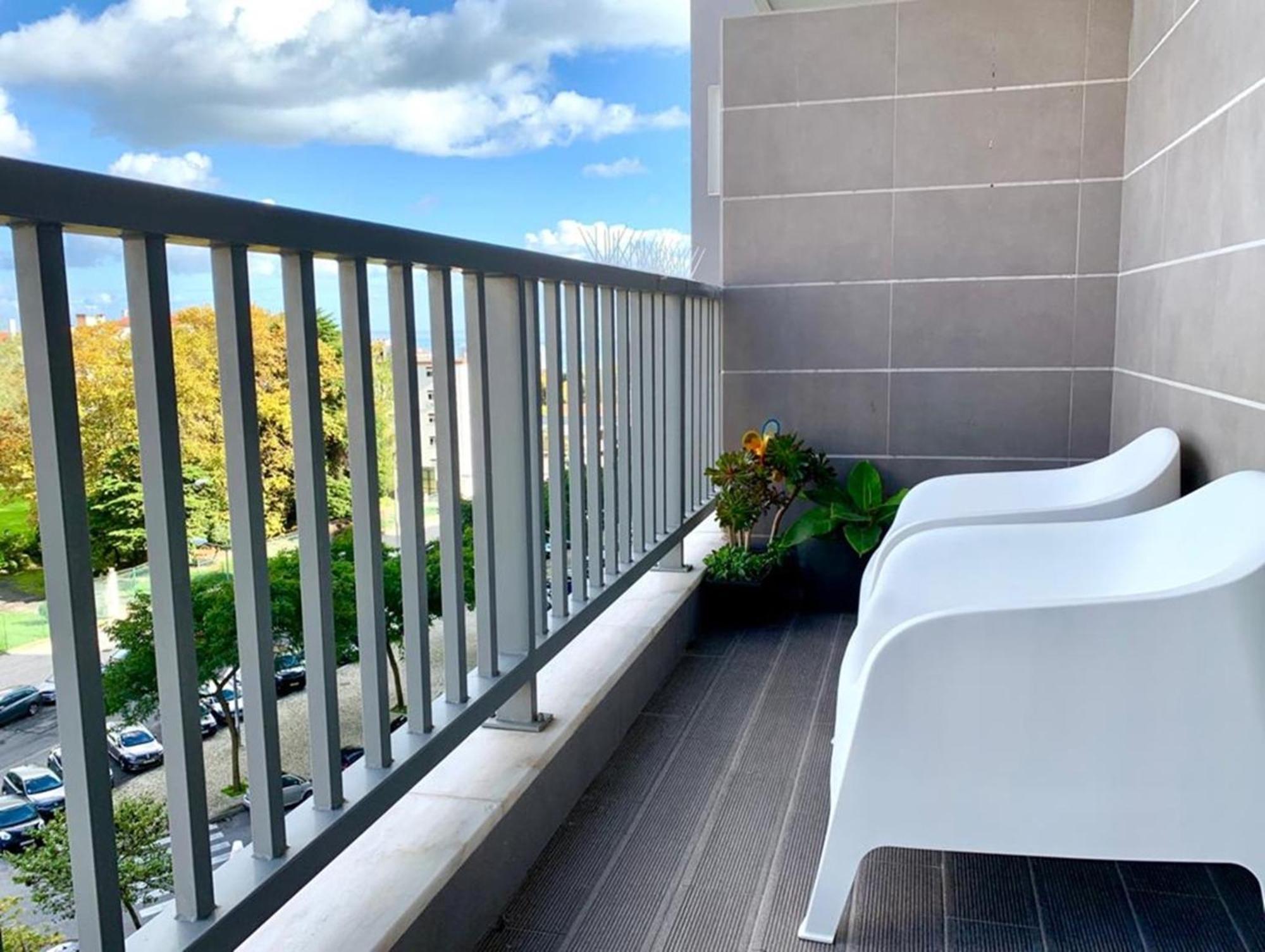 Modern & Spacious With River View Lisbon