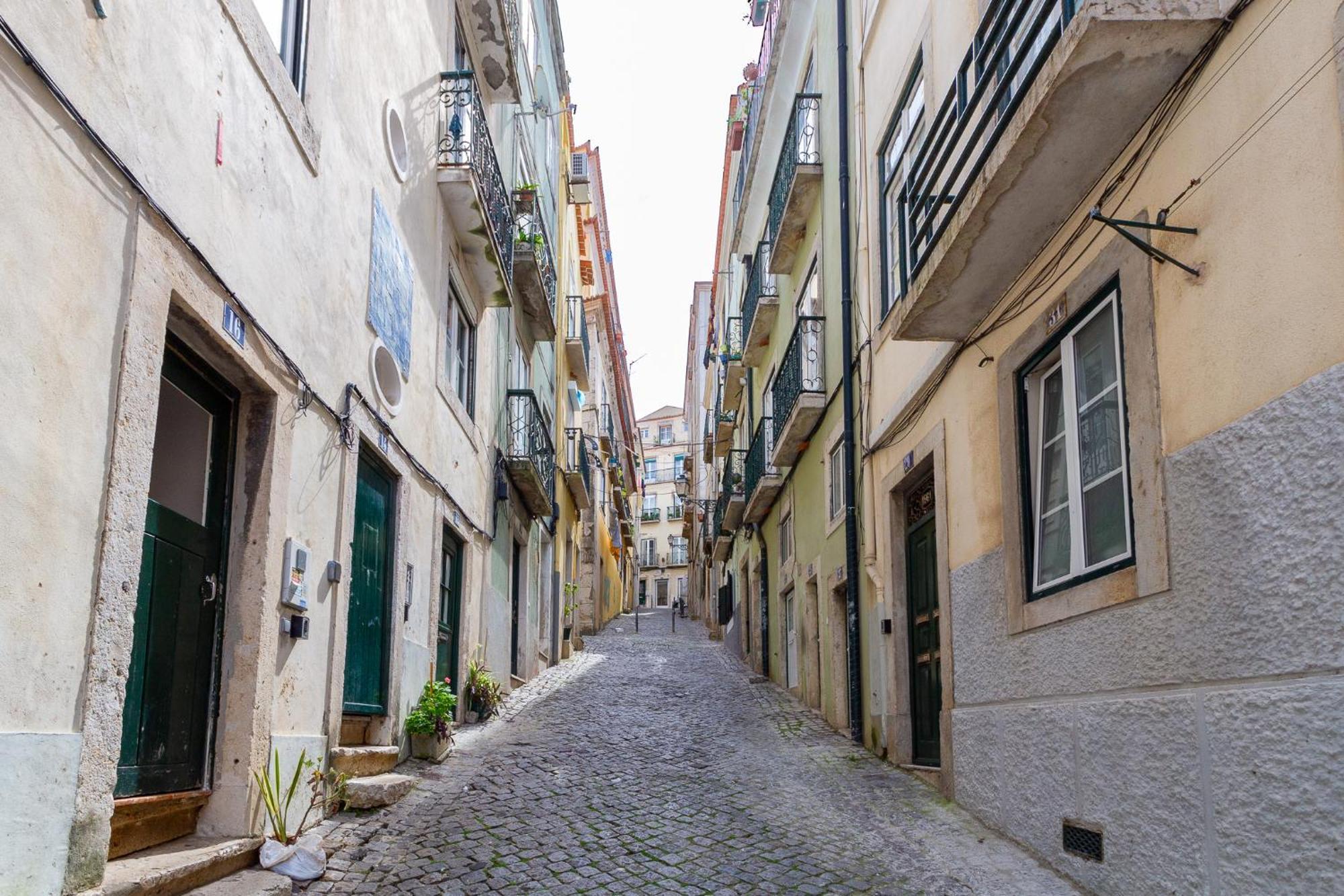Apartment Camoes Lounge W/courtyard Lisbon