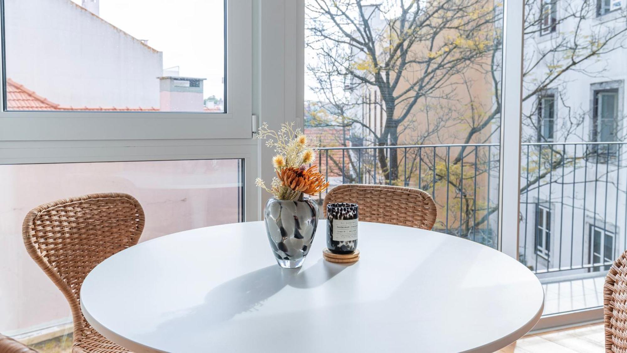 Apartment Classy 2bdr House With Balcony By Lovelystay
