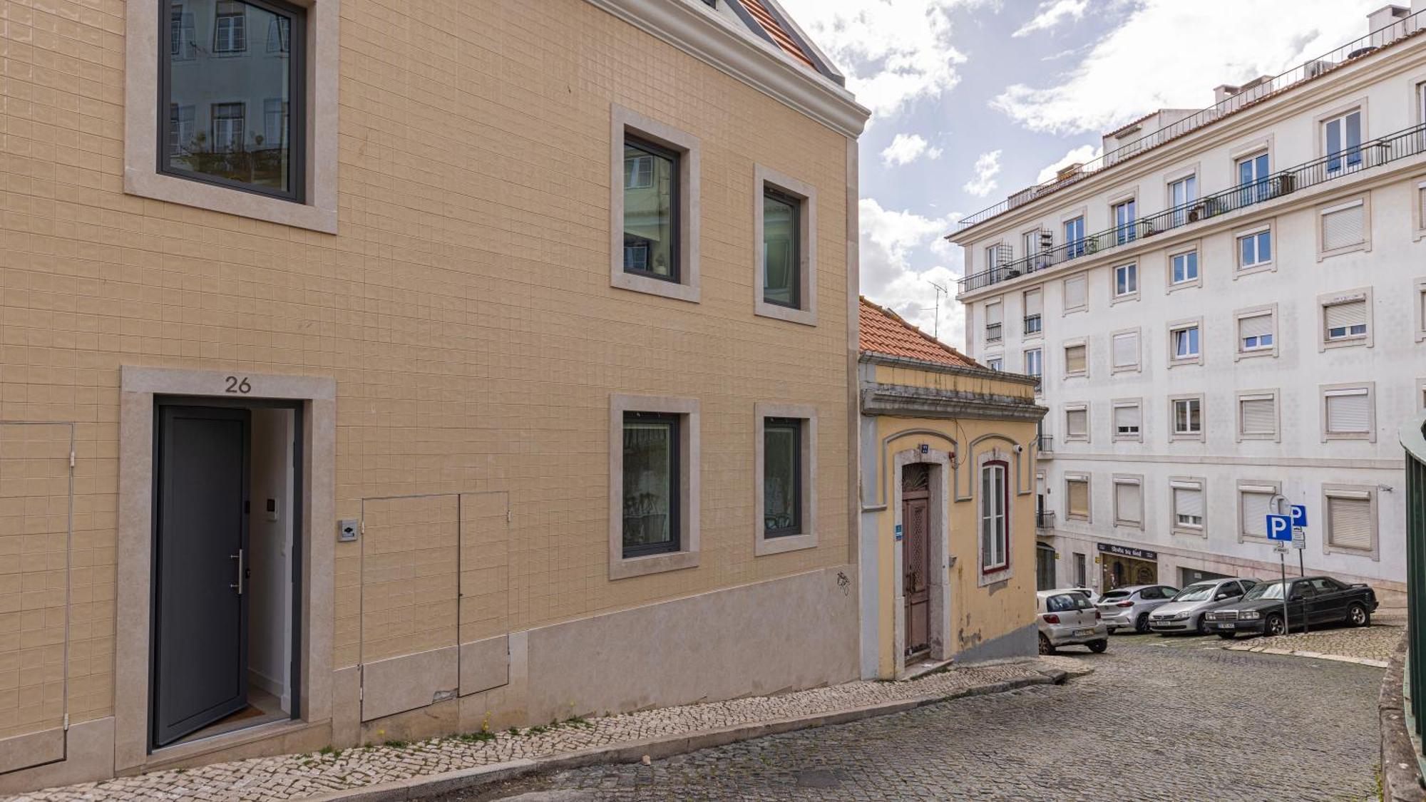 Apartment Classy 2bdr House With Balcony By Lovelystay