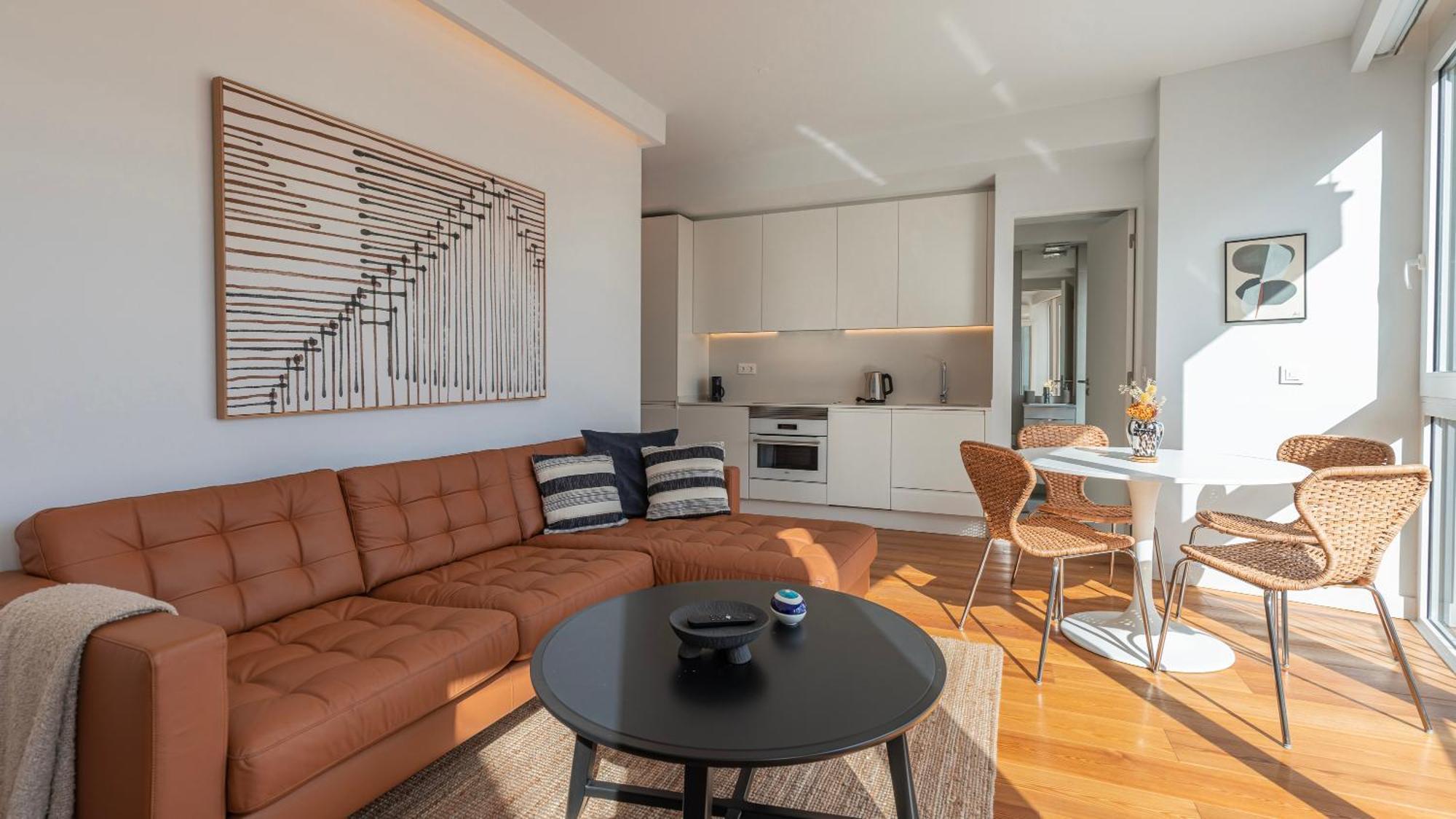 Classy 2bdr House With Balcony By Lovelystay