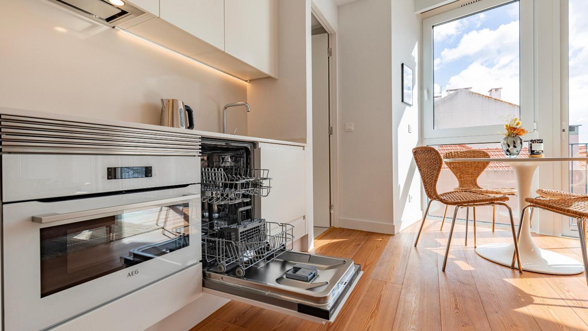Classy 2bdr House With Balcony By Lovelystay Apartment *