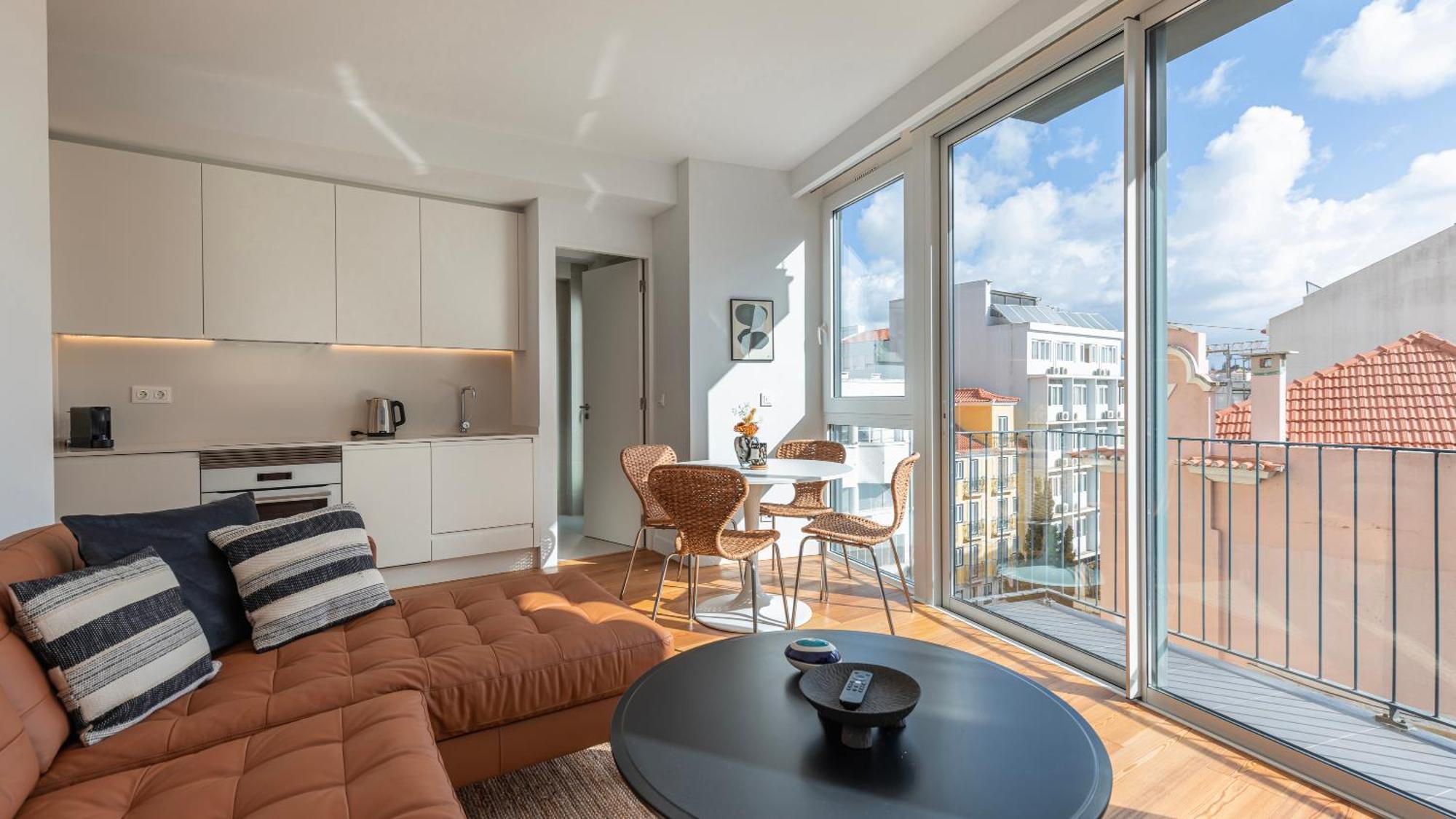 Classy 2bdr House With Balcony By Lovelystay