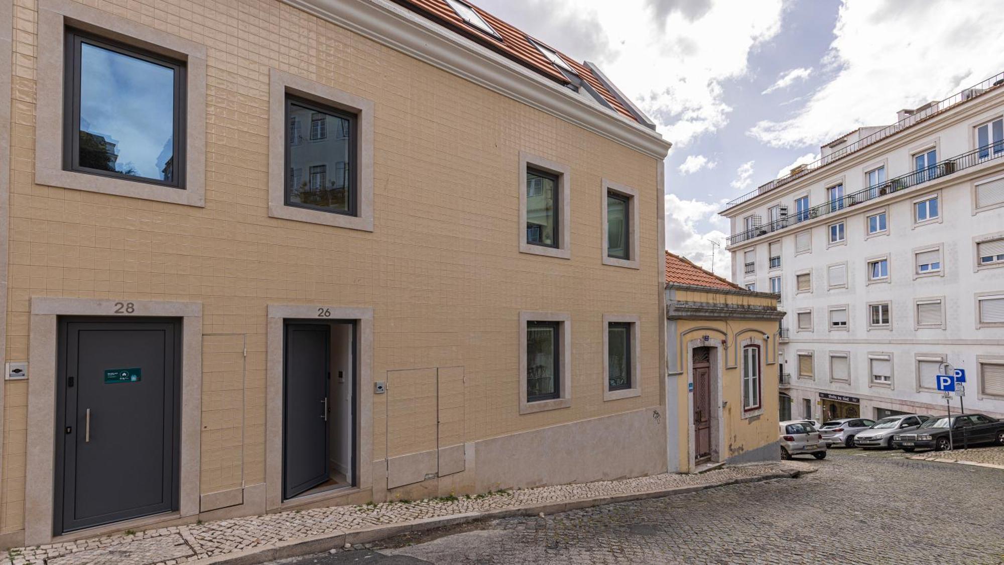Classy 2bdr House With Balcony By Lovelystay Apartment