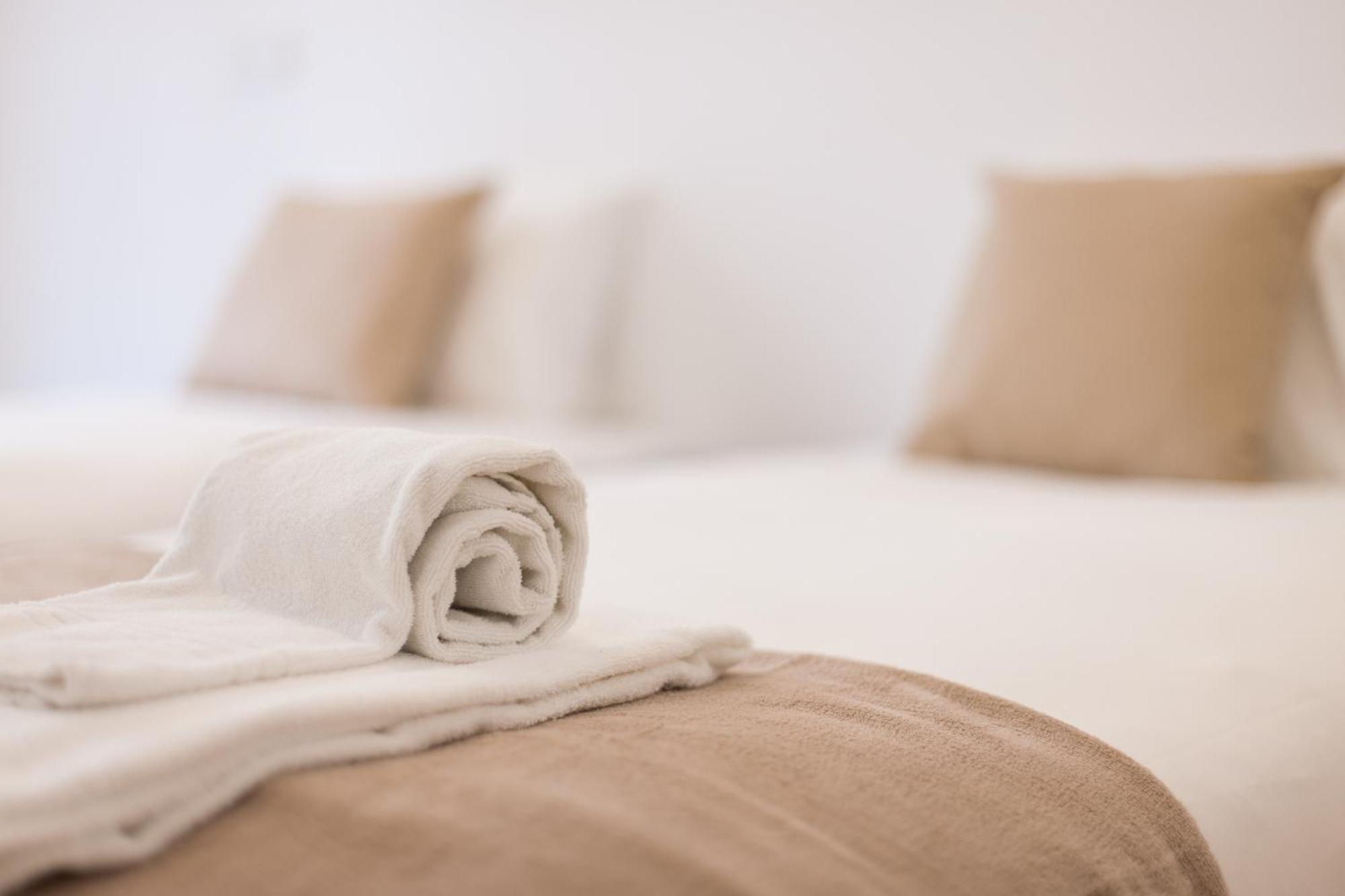 Mouraria Blue Three-bedroom W/ Parking - By Lu Holidays Apartment