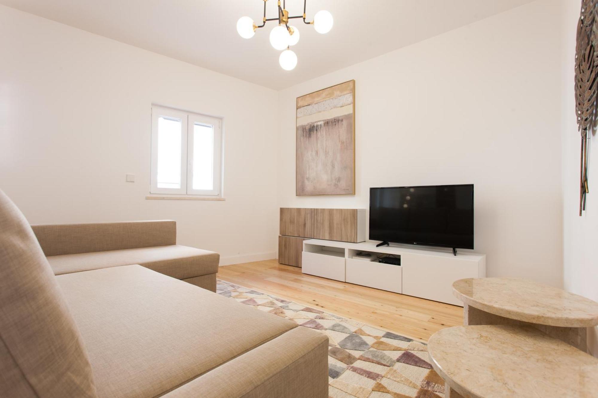 Mouraria Blue Three-bedroom W/ Parking - By Lu Holidays Apartment