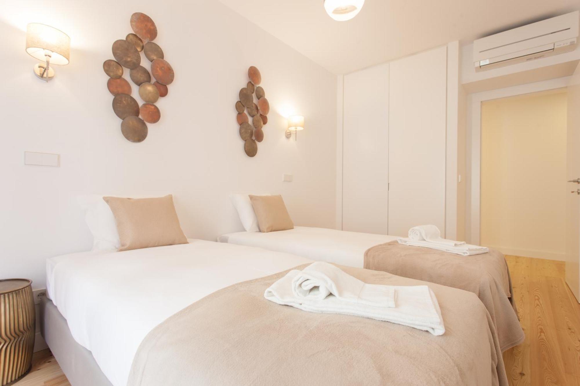 Mouraria Blue Three-bedroom W/ Parking - By Lu Holidays Lisbon
