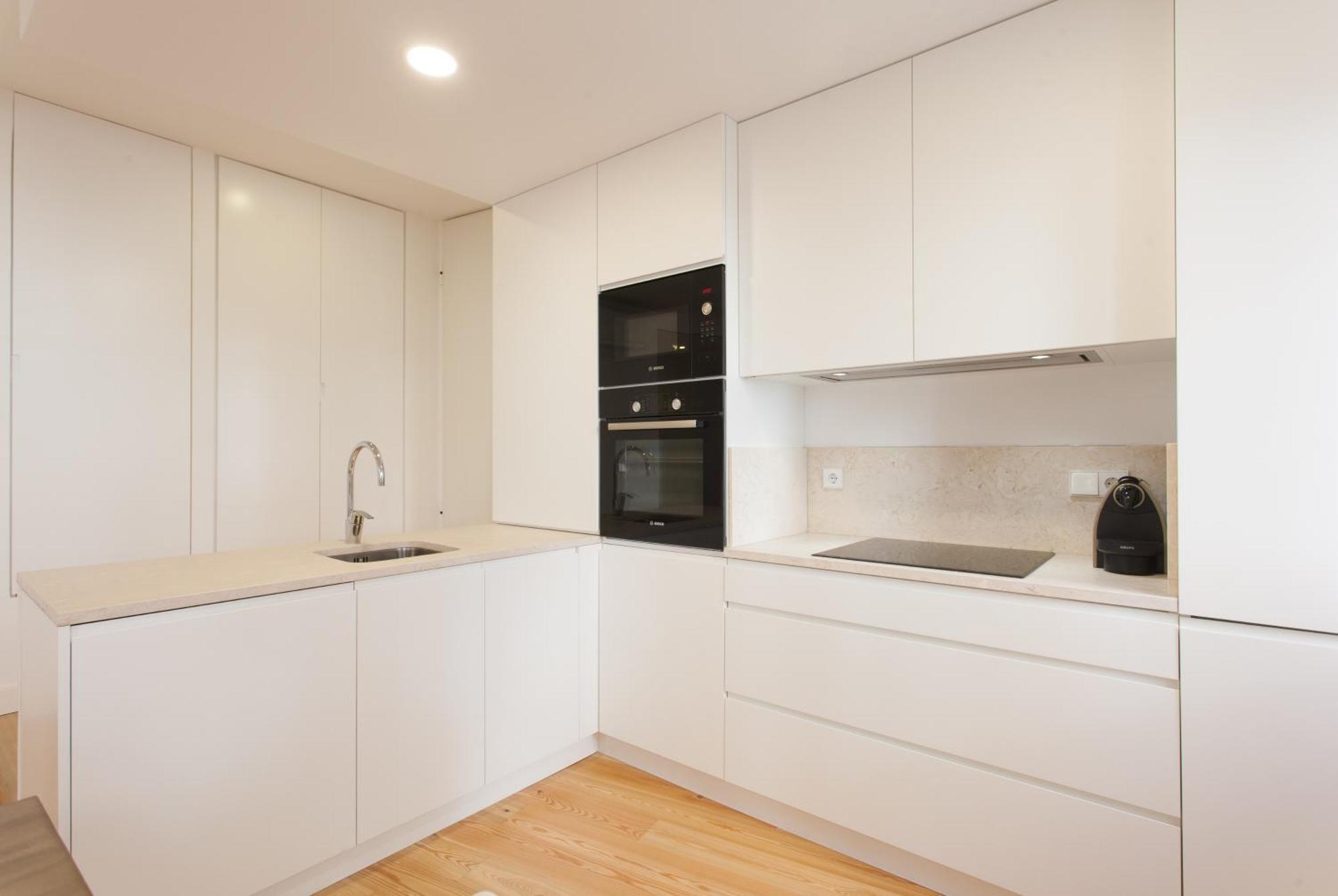 Mouraria Blue Three-bedroom W/ Parking - By Lu Holidays Apartment