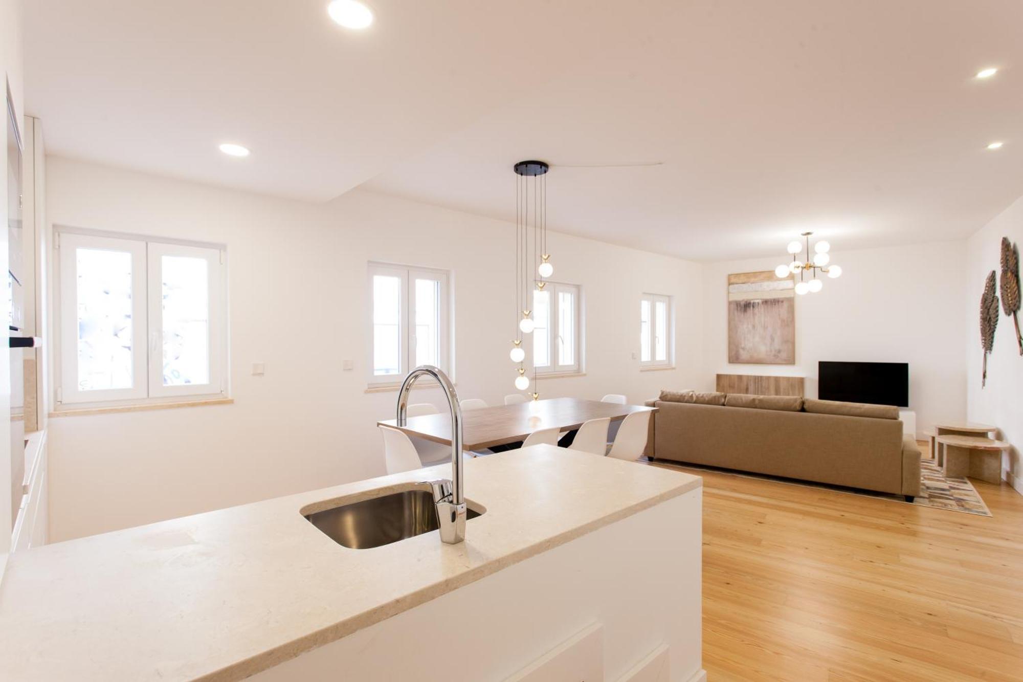 Mouraria Blue Three-bedroom W/ Parking - By Lu Holidays *