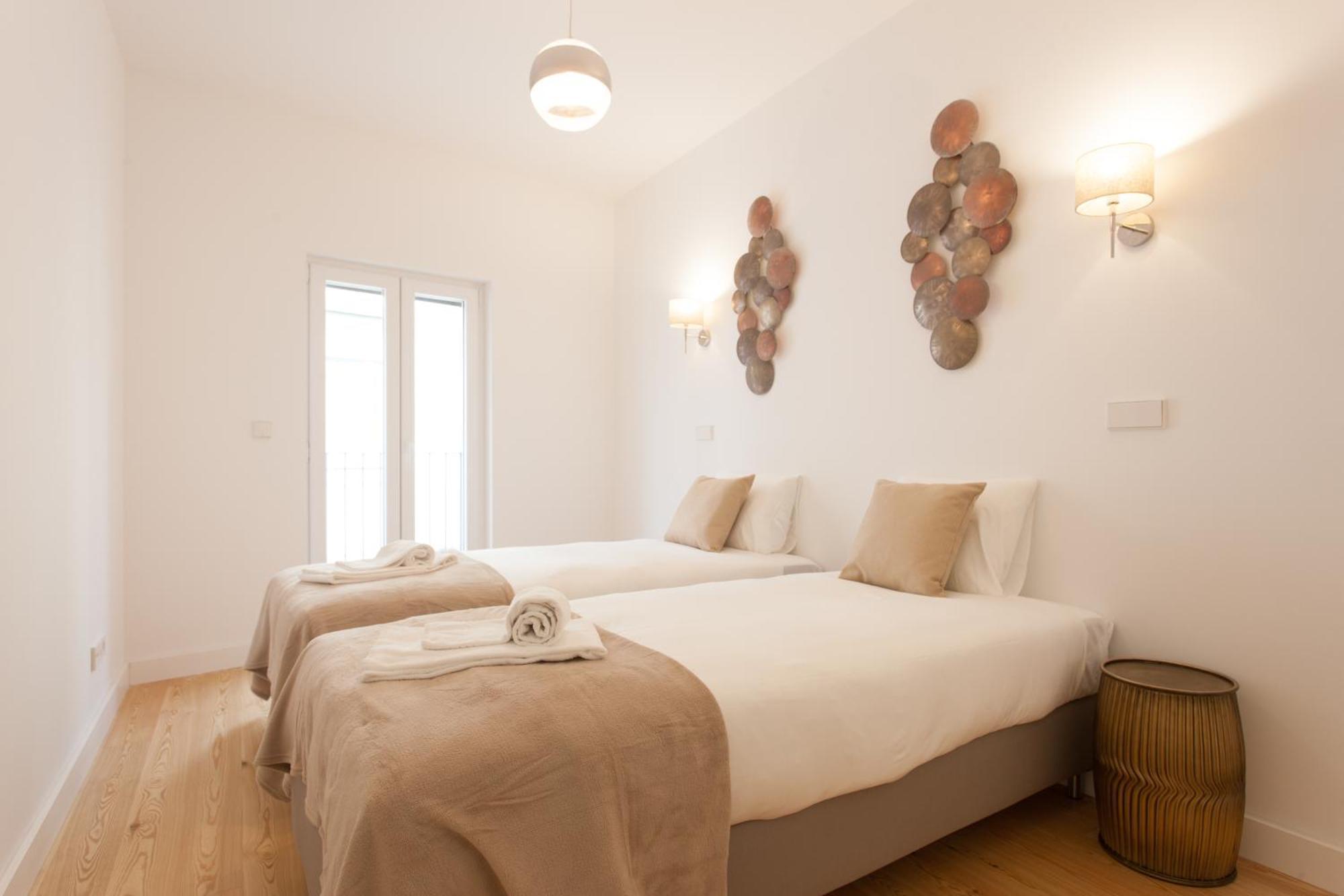 Mouraria Blue Three-bedroom W/ Parking - By Lu Holidays Apartment Lisbon