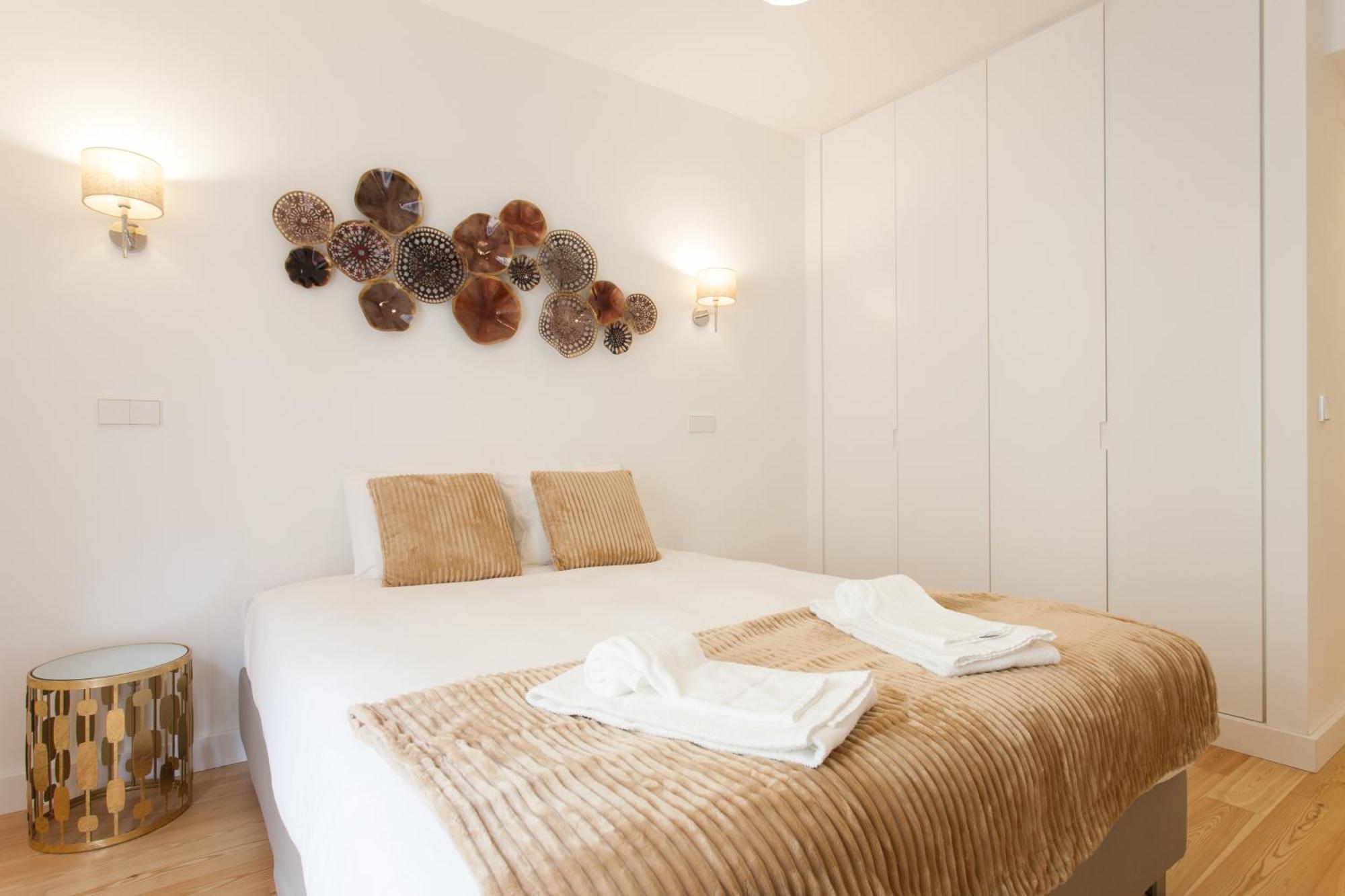 Mouraria Blue Three-bedroom W/ Parking - By Lu Holidays Lisbon
