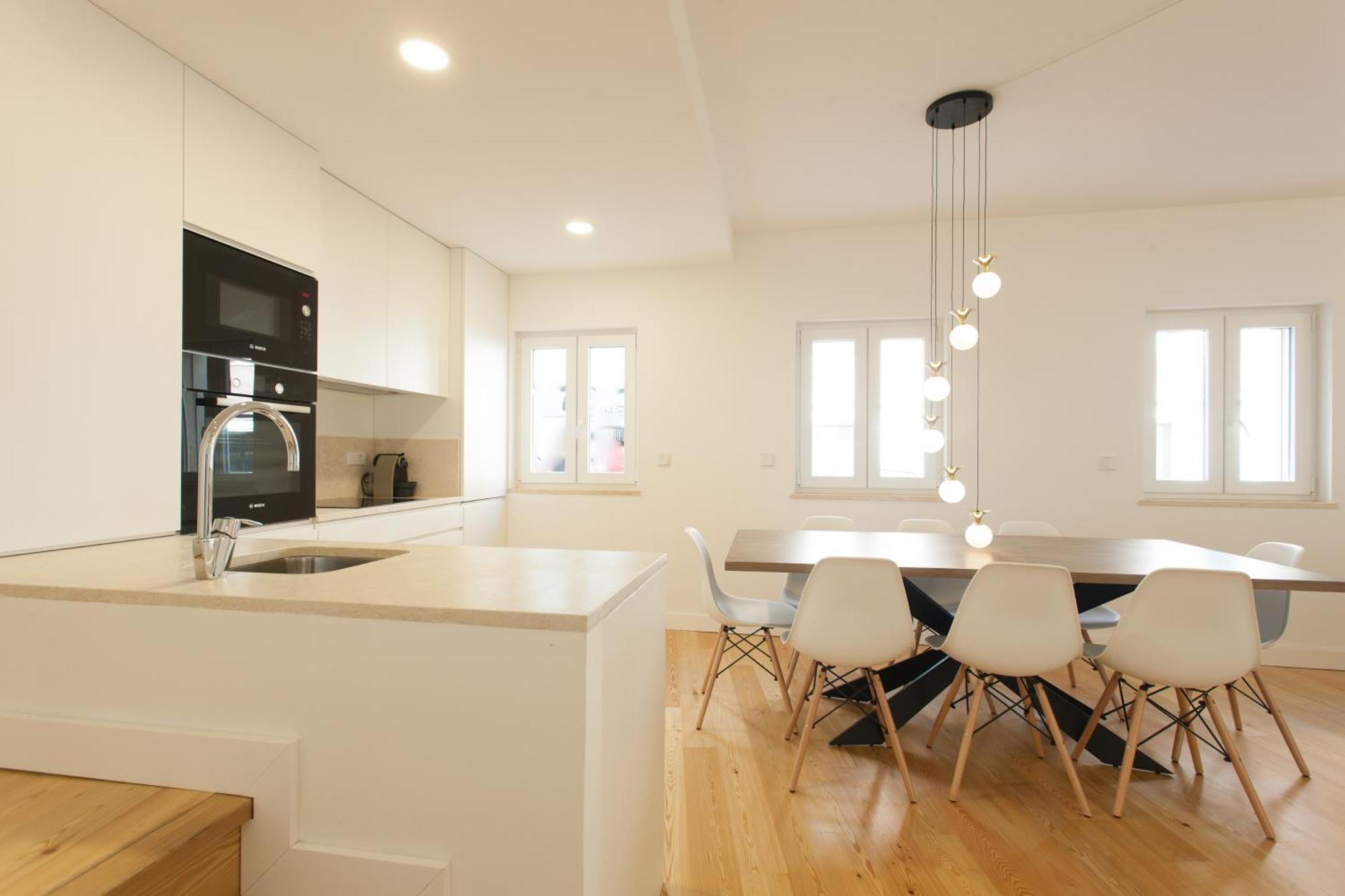 Mouraria Blue Three-bedroom W/ Parking - By Lu Holidays Apartment