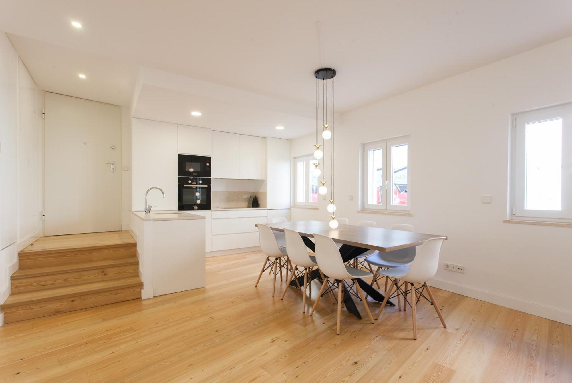 Mouraria Blue Three-bedroom W/ Parking - By Lu Holidays