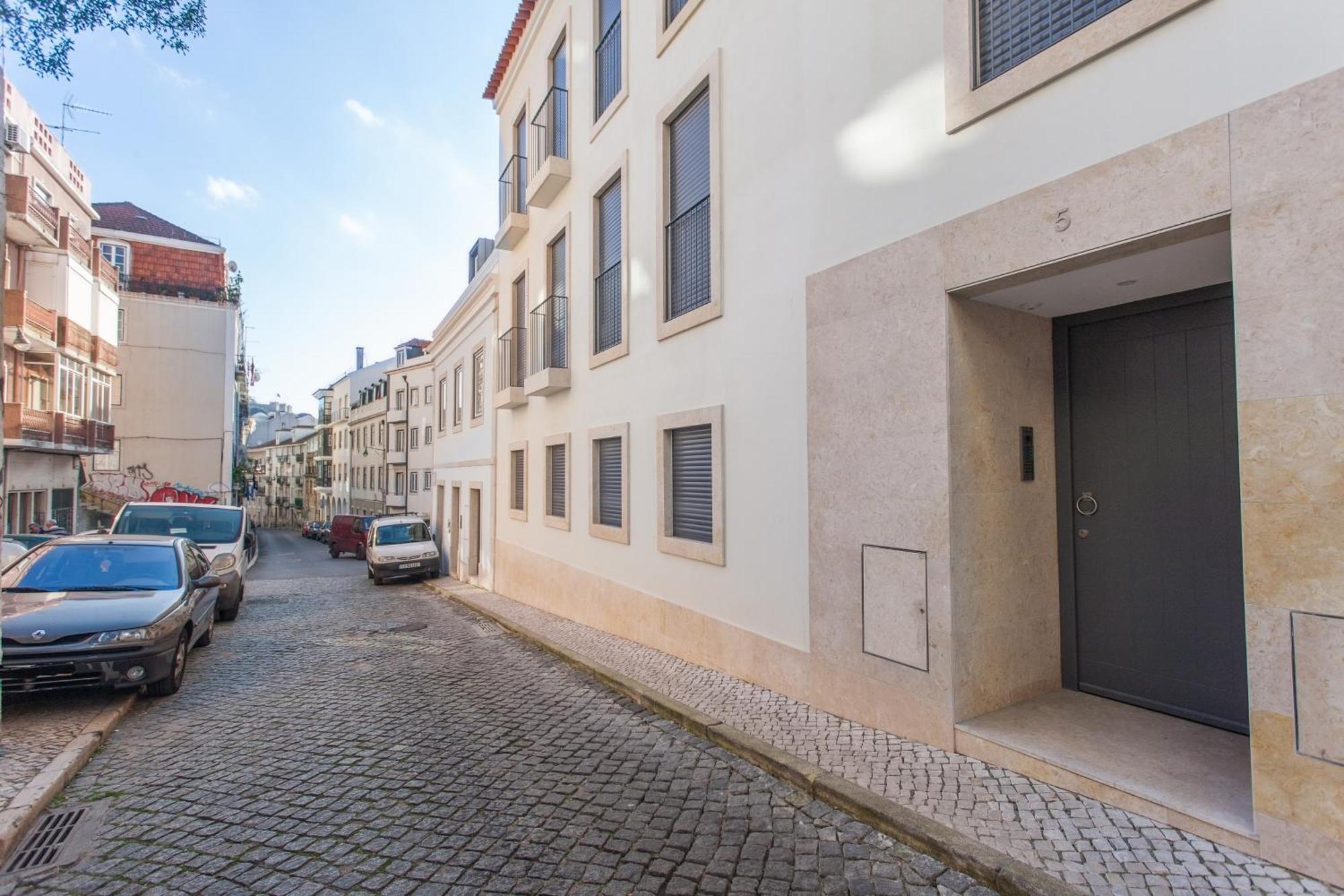 Mouraria Blue Three-bedroom W/ Parking - By Lu Holidays Lisbon