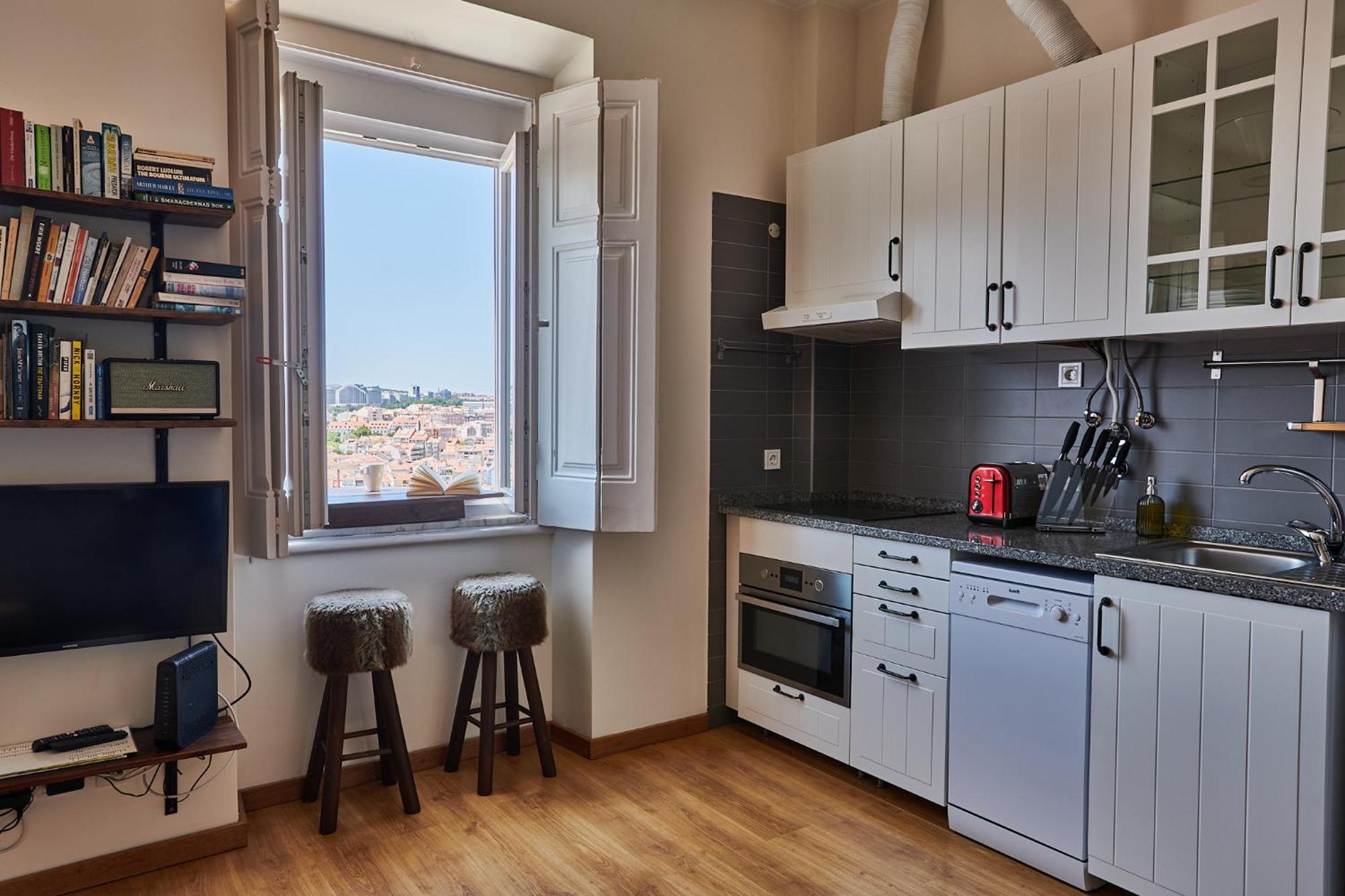 The Hilltop Nest Apartment *