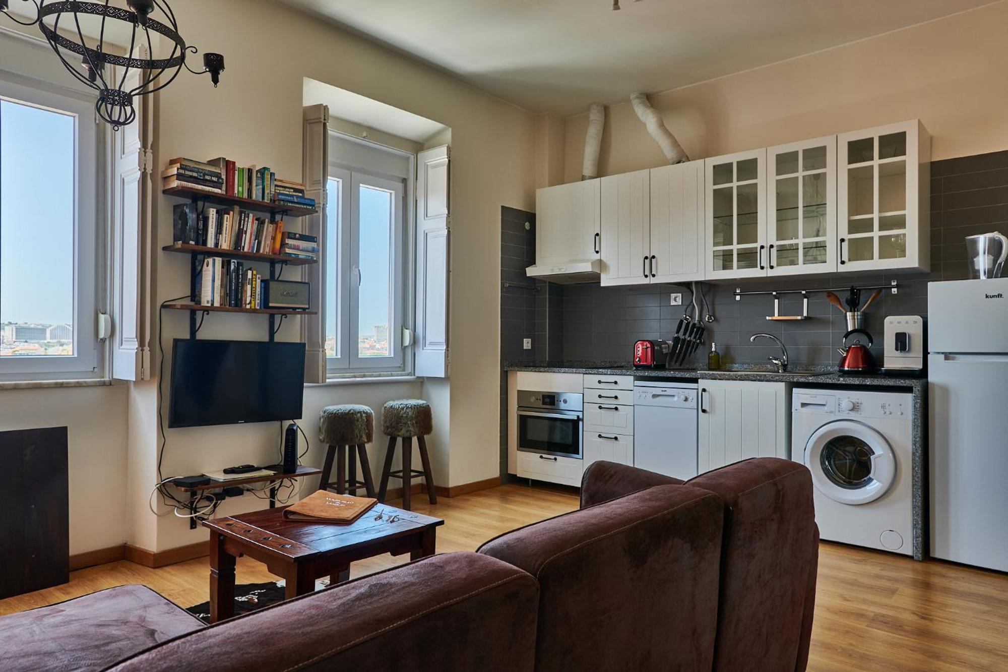 The Hilltop Nest Apartment *