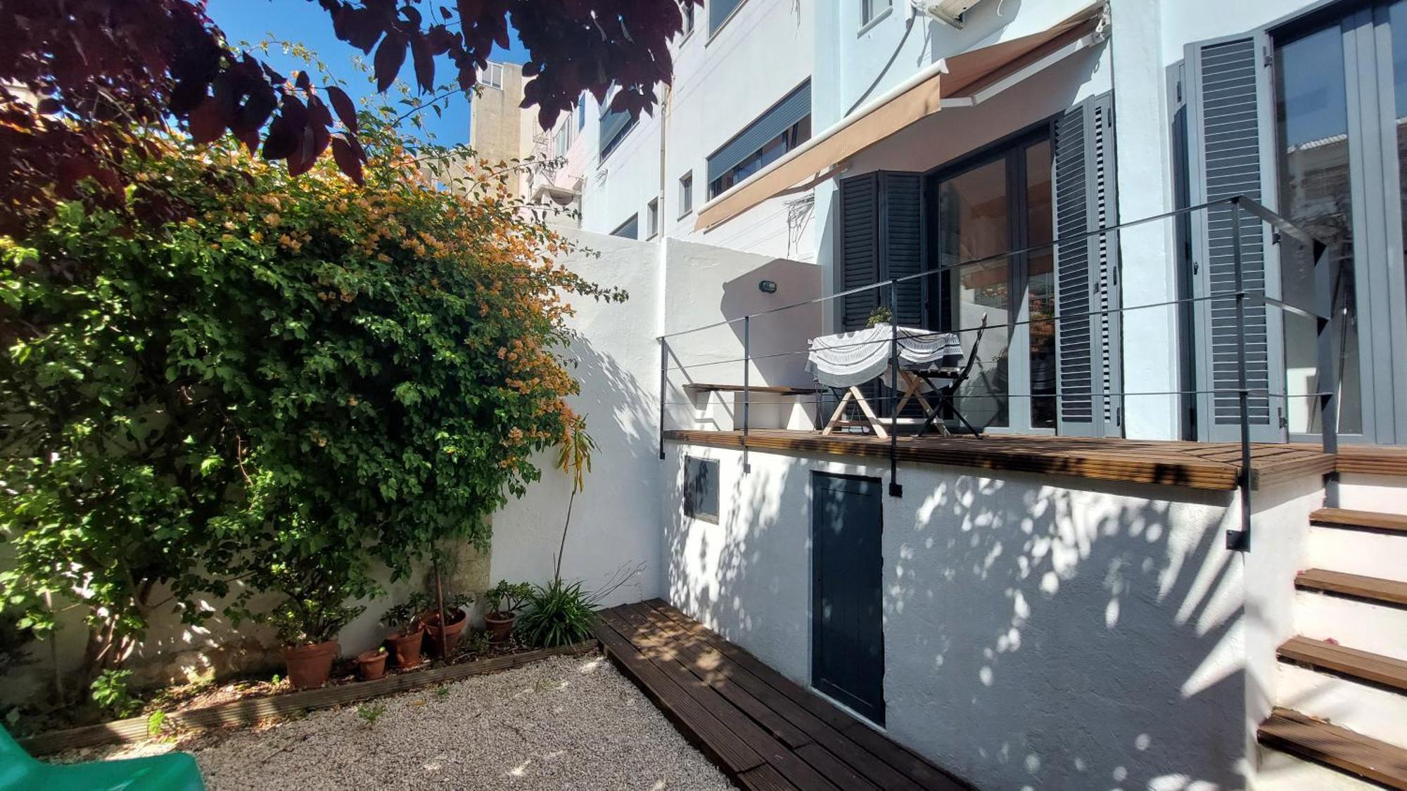 With Private Garden - Location Apartment *