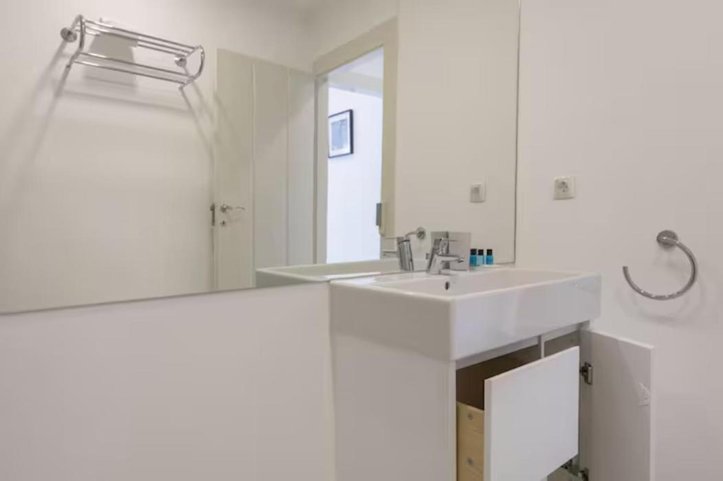 Duplex With Terrace In Principe Real * Lisbon