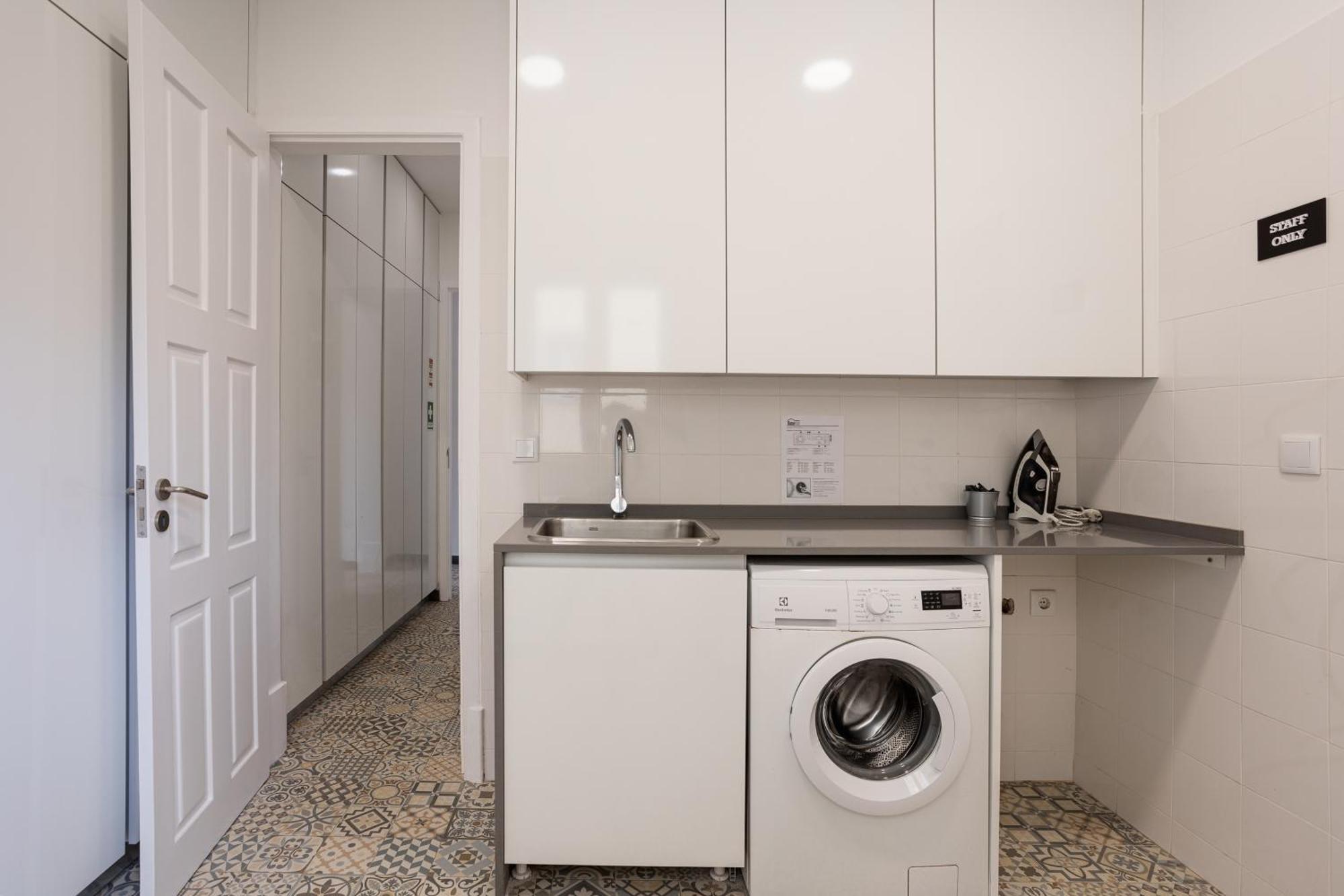 Home Out Rooms & Apartments