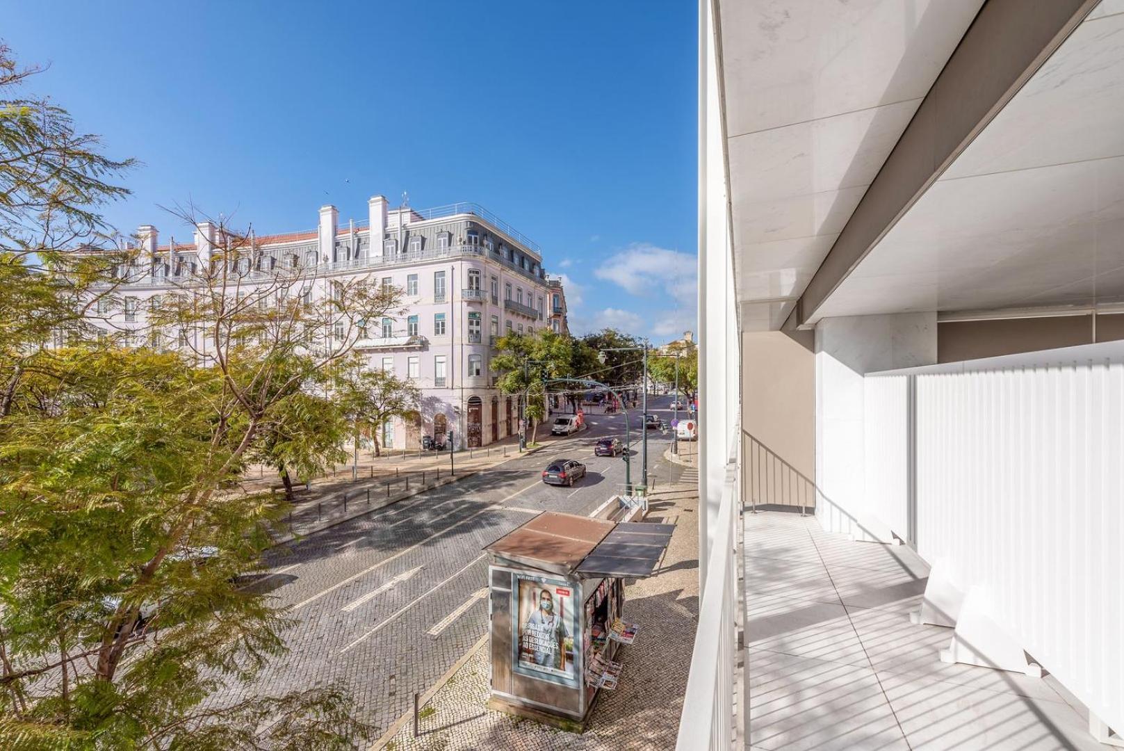 Guestready - 2br Apt Carlos I With Terrace And Gym Lisbon