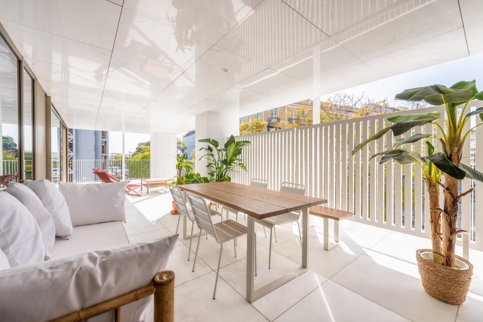 Guestready - 2br Apt Carlos I With Terrace And Gym * Lisbon