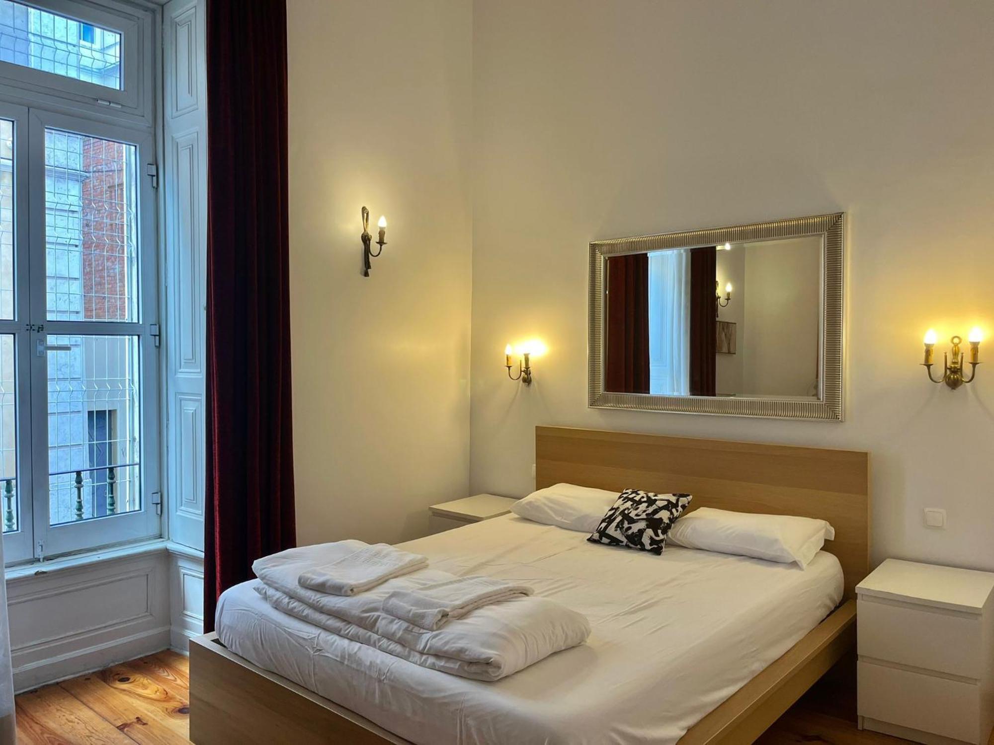 Apartment 3 Bedroom, 2 Bathroom - Palma Lisbon