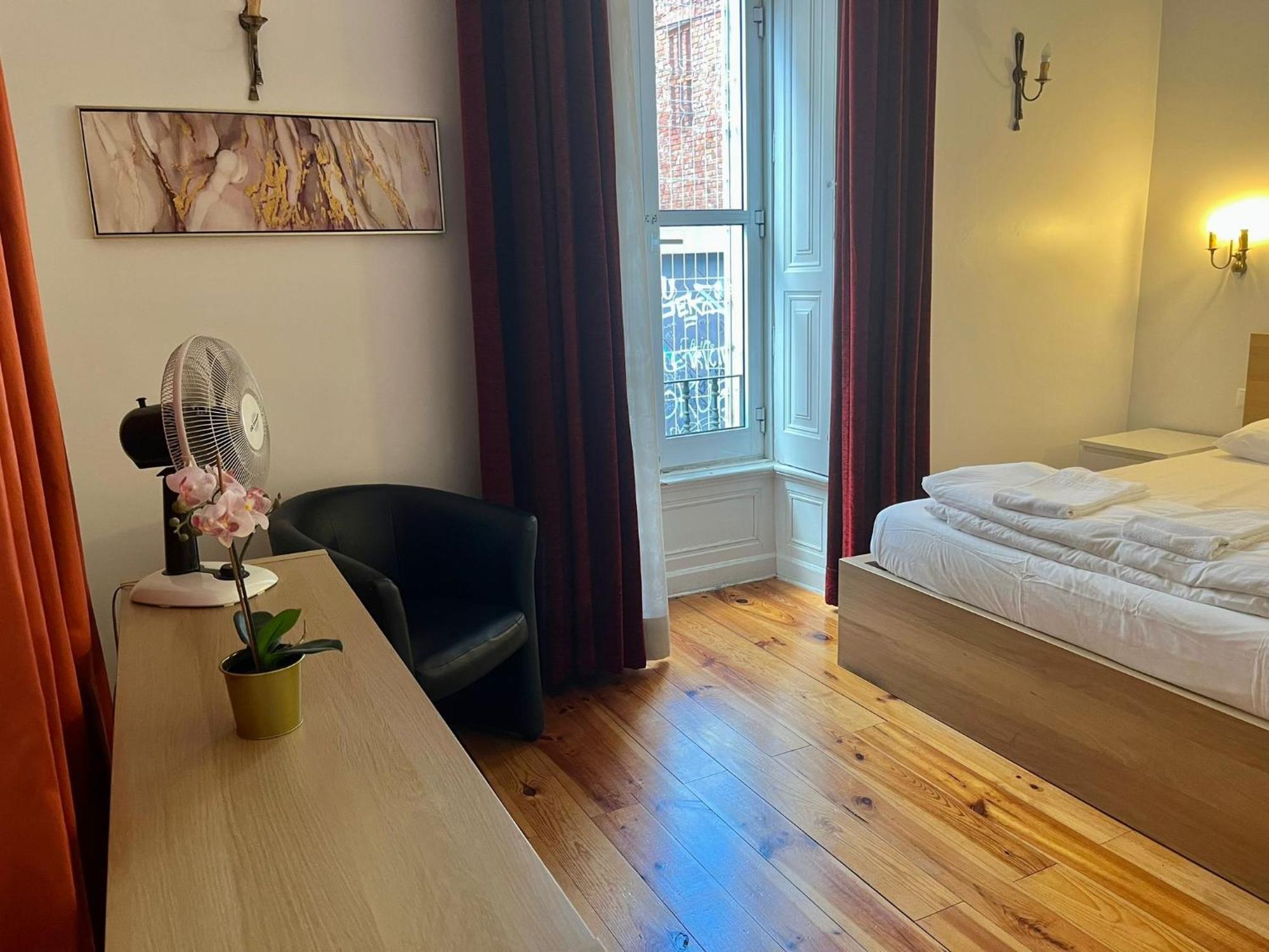 Apartment 3 Bedroom, 2 Bathroom - Palma Lisbon