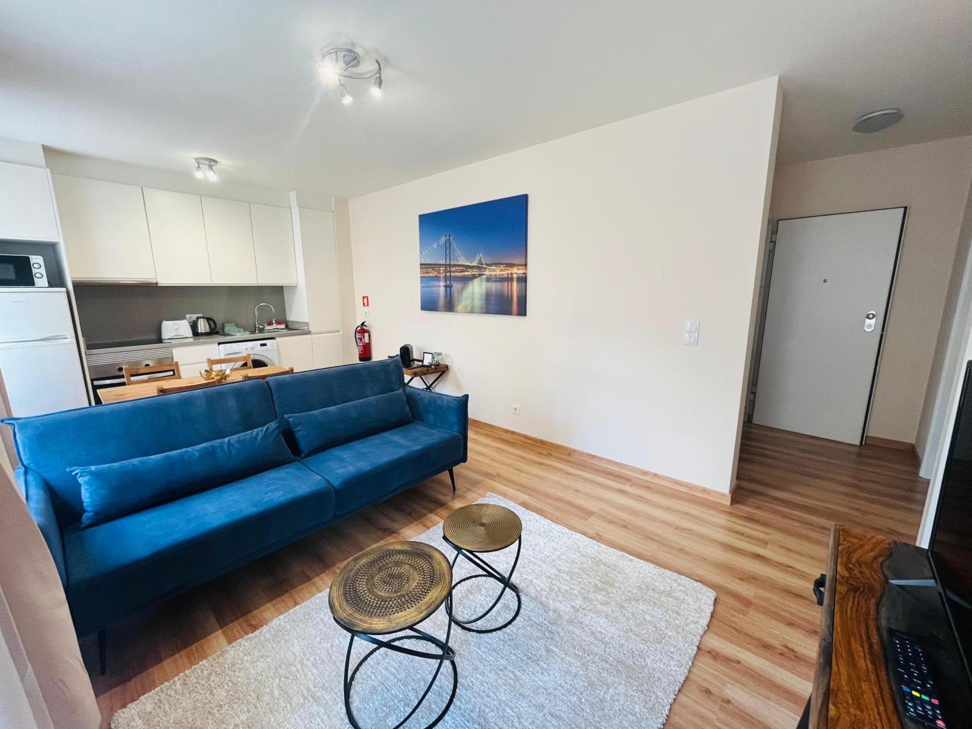 Brandnew Designer's 2-bed 1011d *