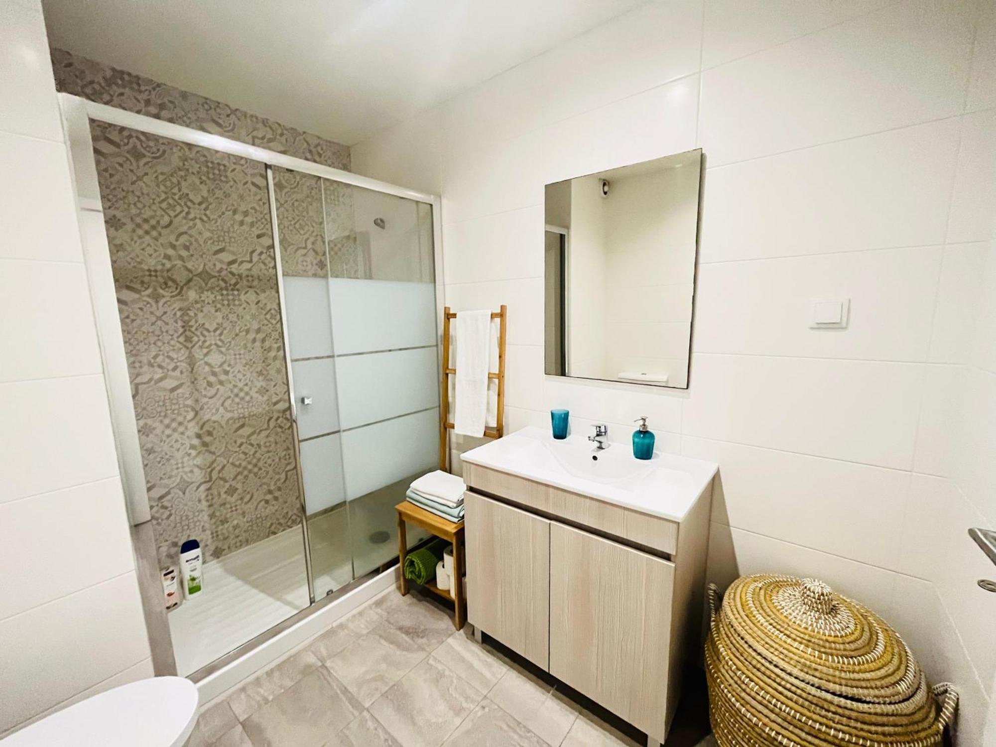 Brandnew Designer's 2-bed 1011d