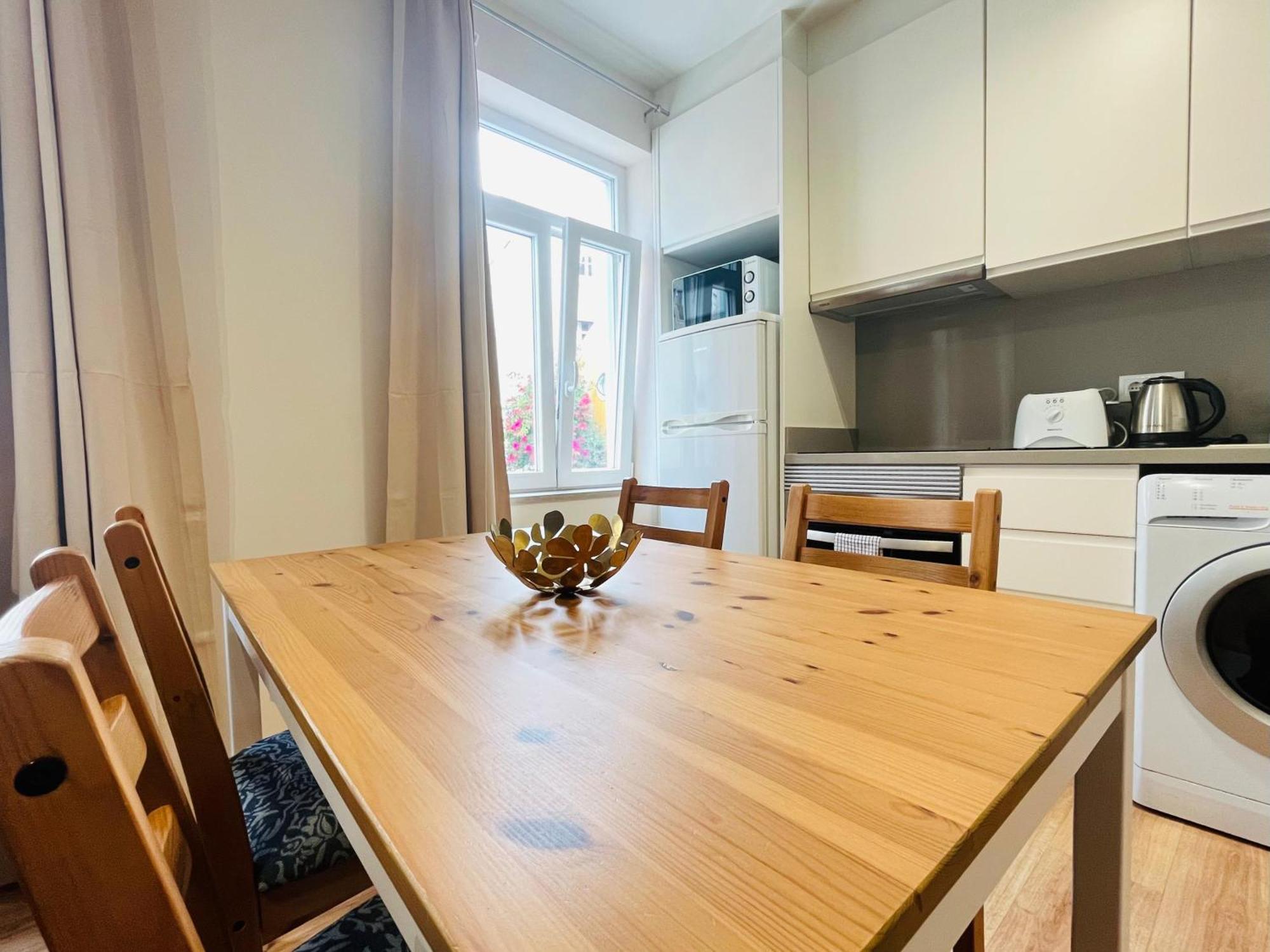 Brandnew Designer's 2-bed 1011d Apartment *
