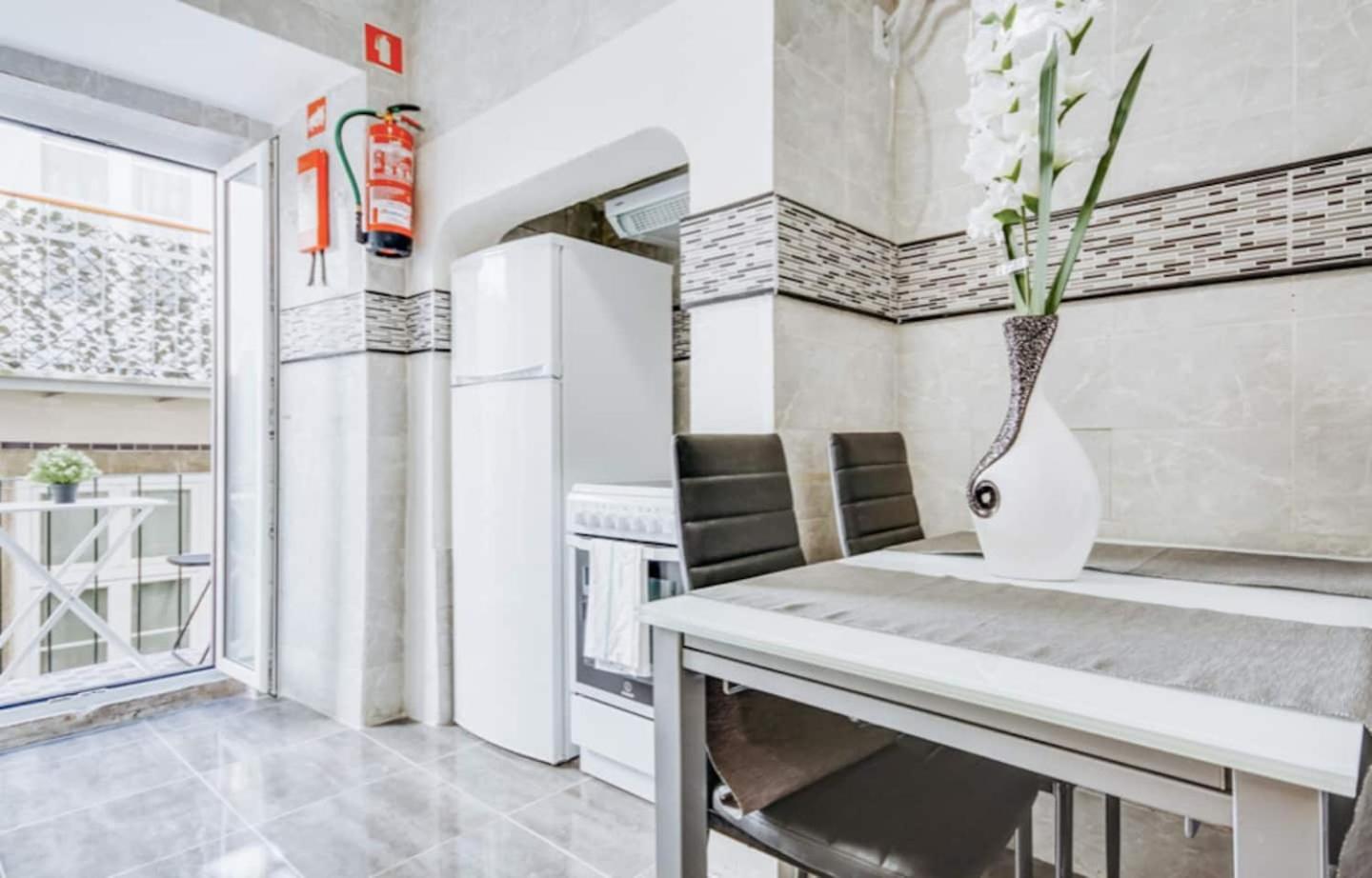 3 Bedroom In Baixa With River View Apartment *