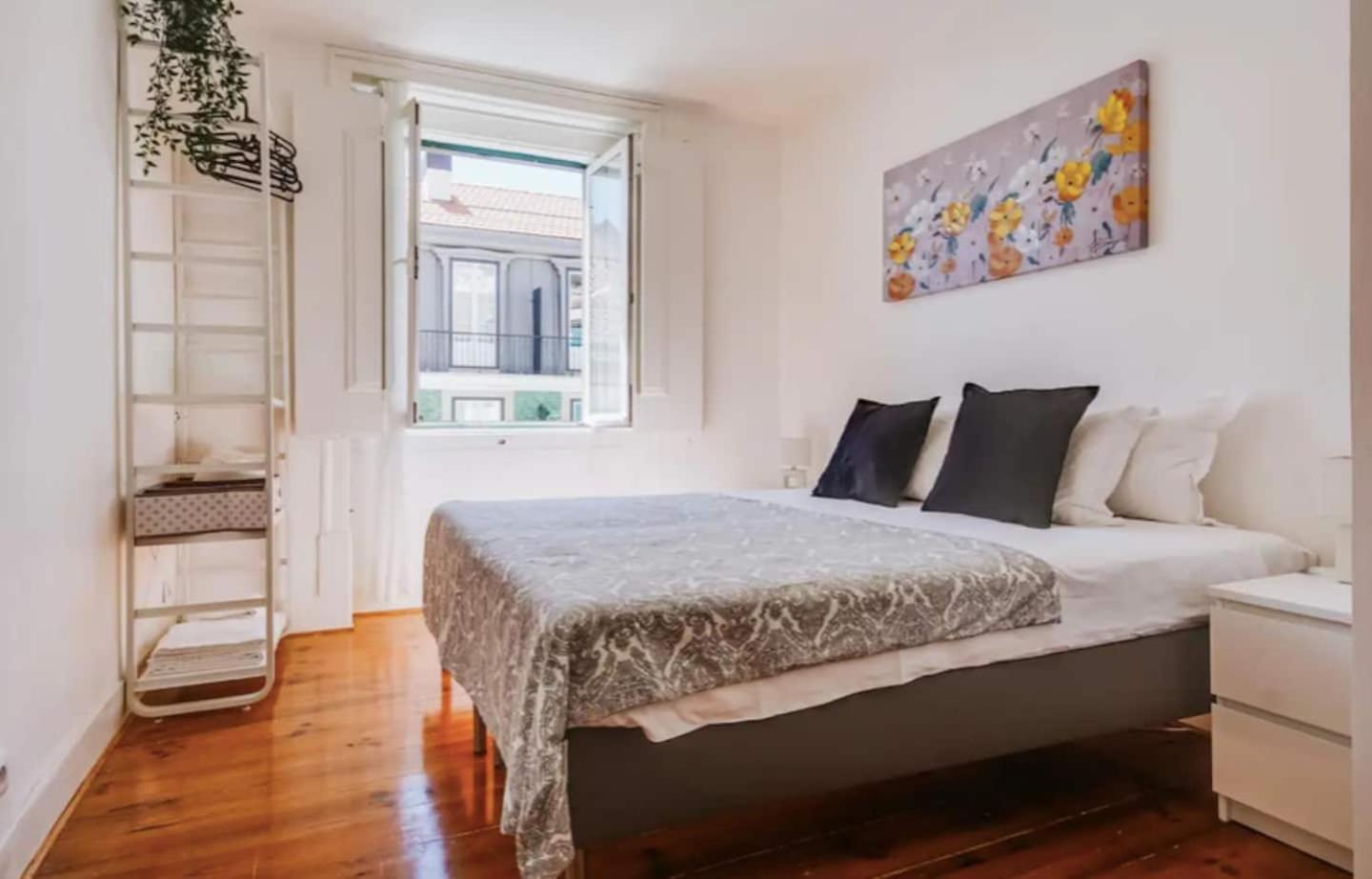 3 Bedroom In Baixa With River View Apartment