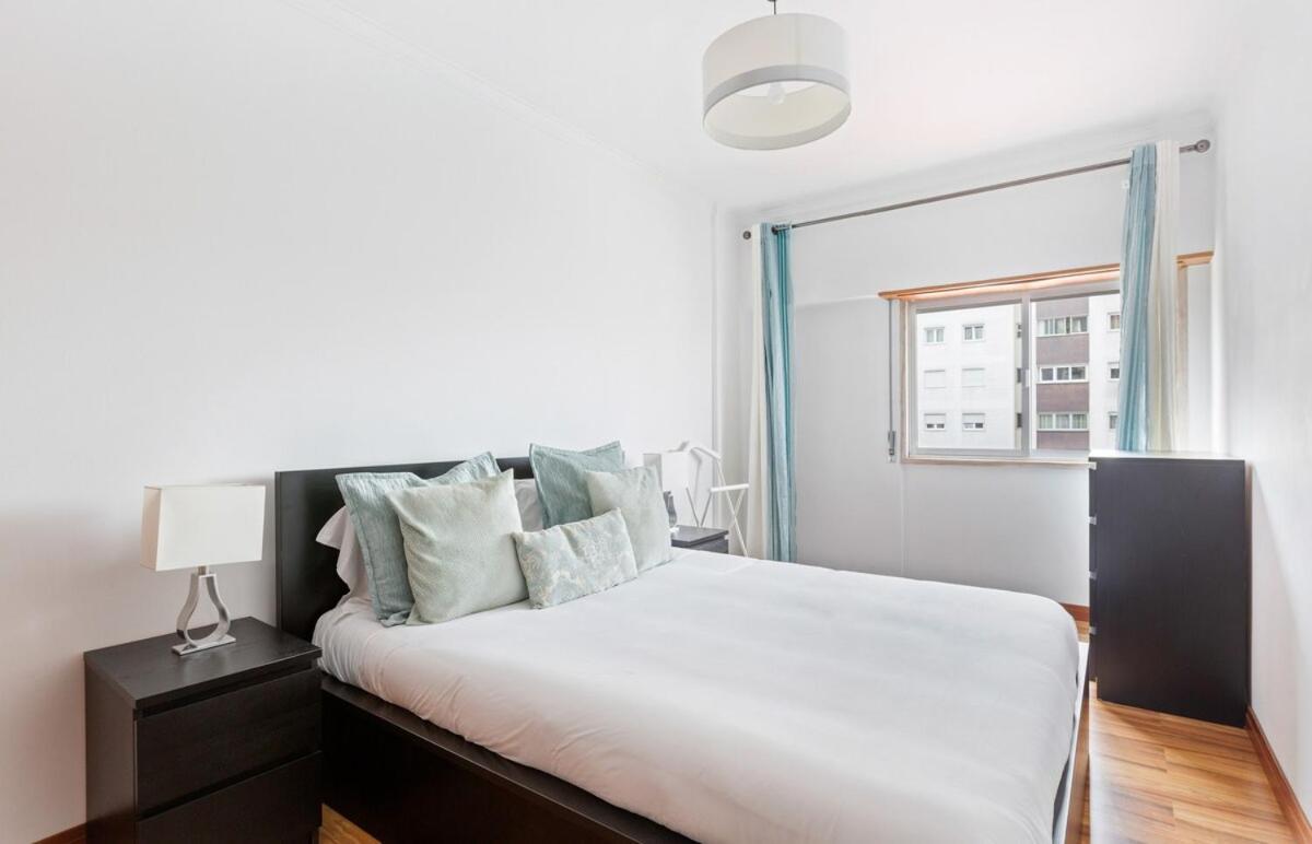 Spacious 3 Bedroom In Apartment Lisbon