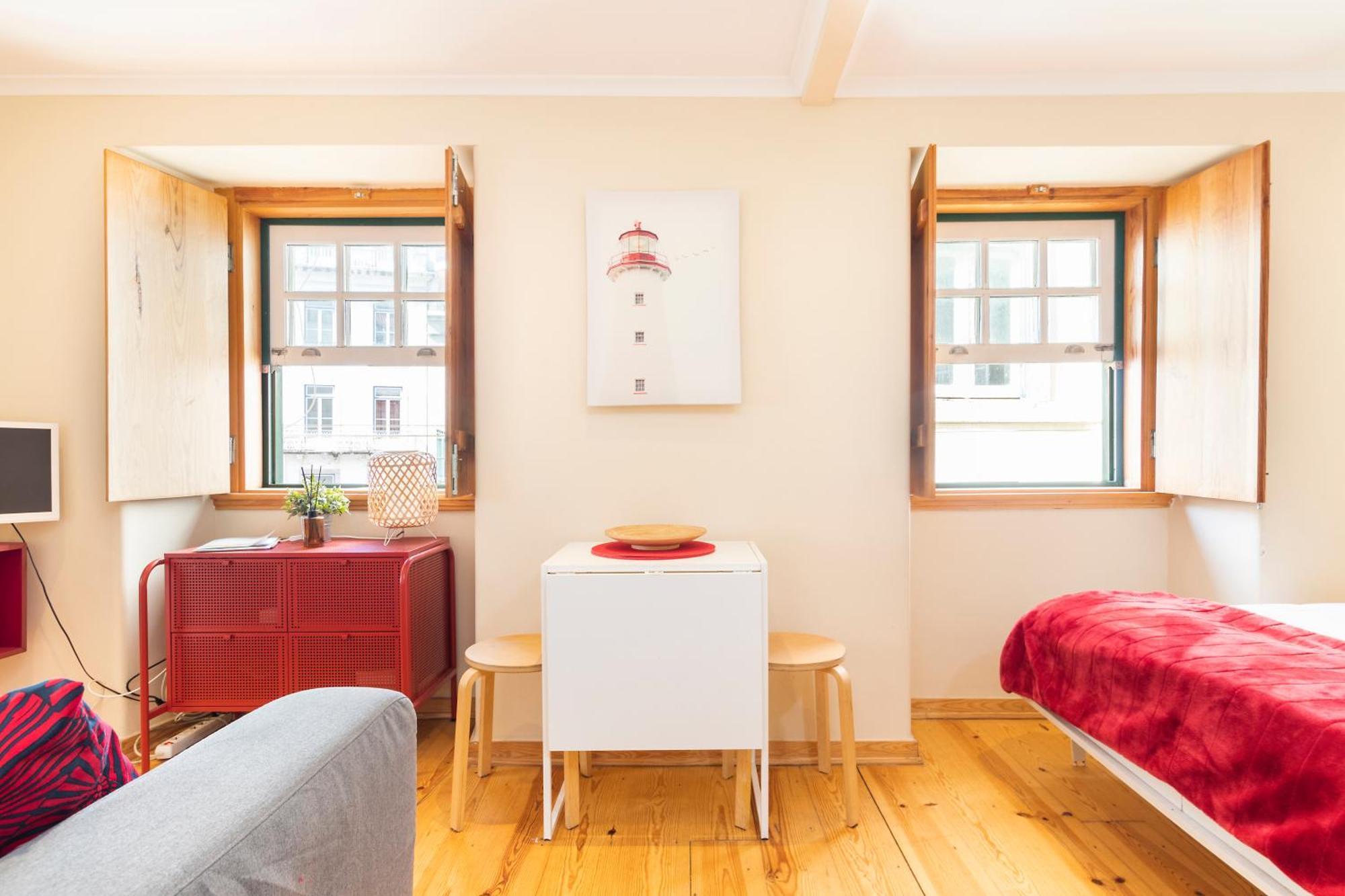 Budget 1 Bed Down Town Apartment *