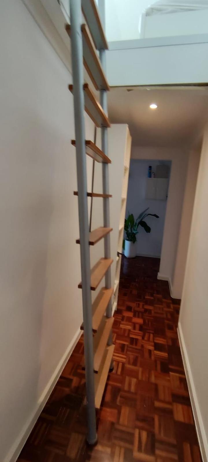 Homestay Quarto Aconchegante Com Varanda E Vista No Chiado Lisbon