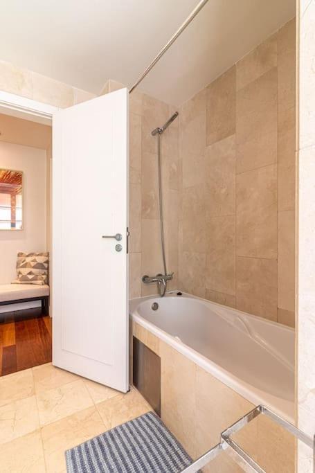 Chiado Deluxe Terrace 3 Bedroom Apartment *