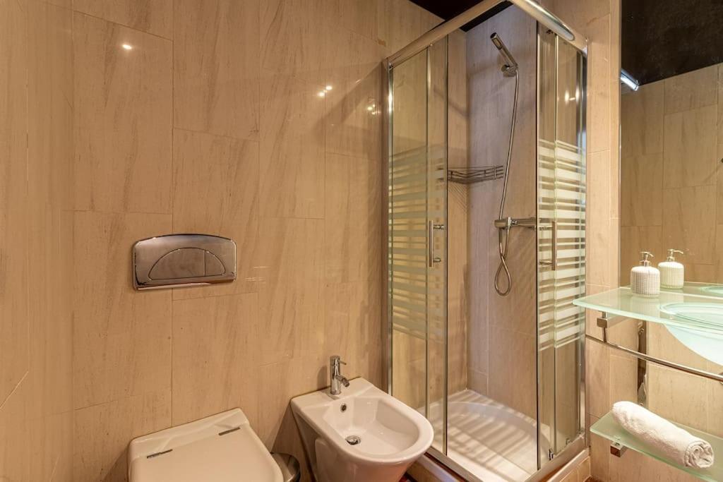 Chiado Deluxe Terrace 3 Bedroom * Lisbon