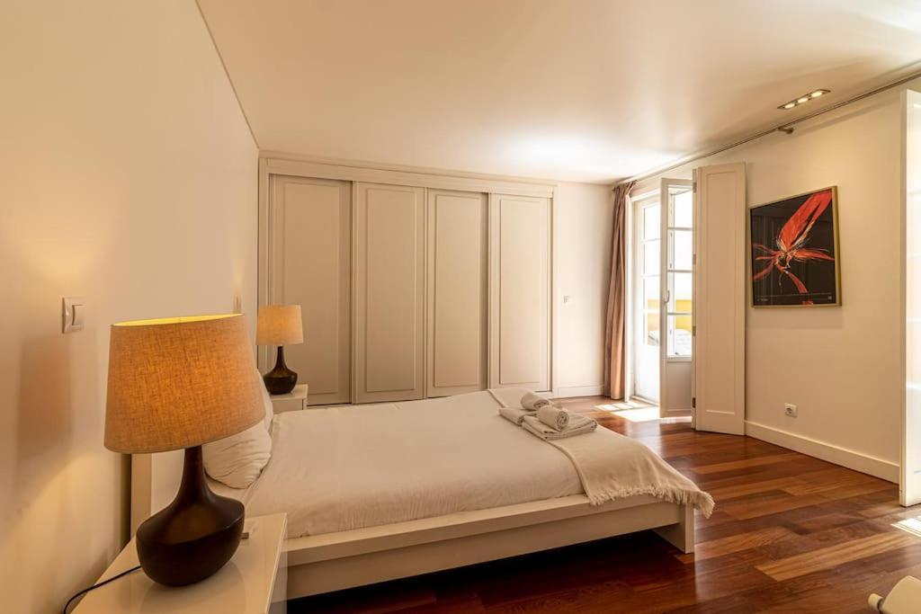 Chiado Deluxe Terrace 3 Bedroom * Lisbon
