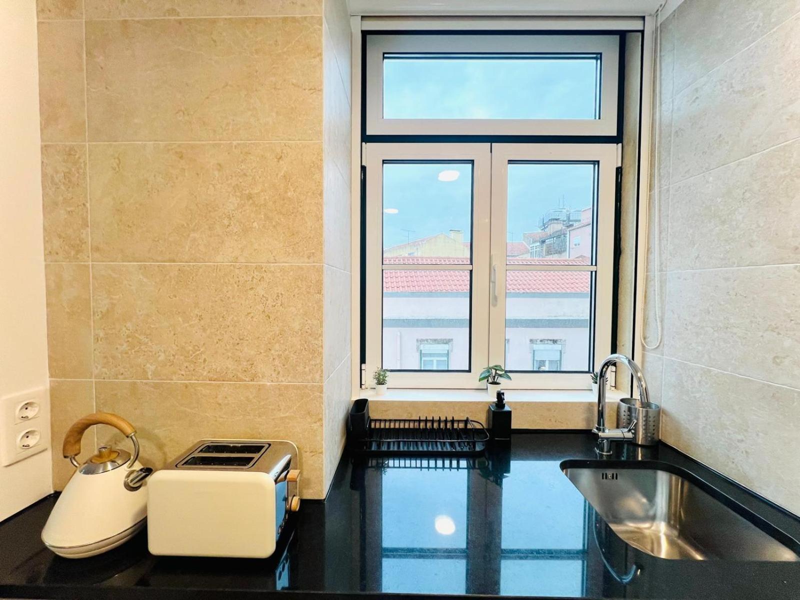 Pink House Ii Beautiful 2 Bedroom Flat In City Center Lisbon