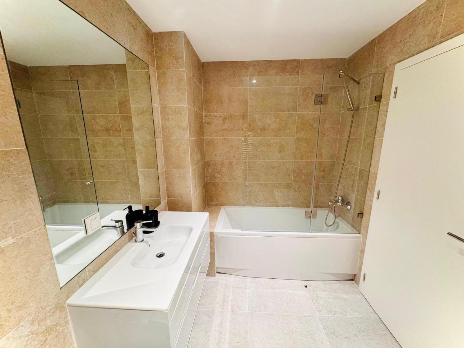 Apartment Pink House Ii Beautiful 2 Bedroom Flat In City Center *