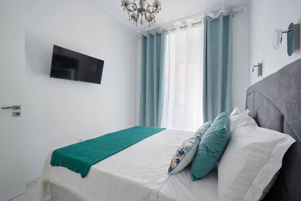 Apartment Bright Brand In Center With Ac *