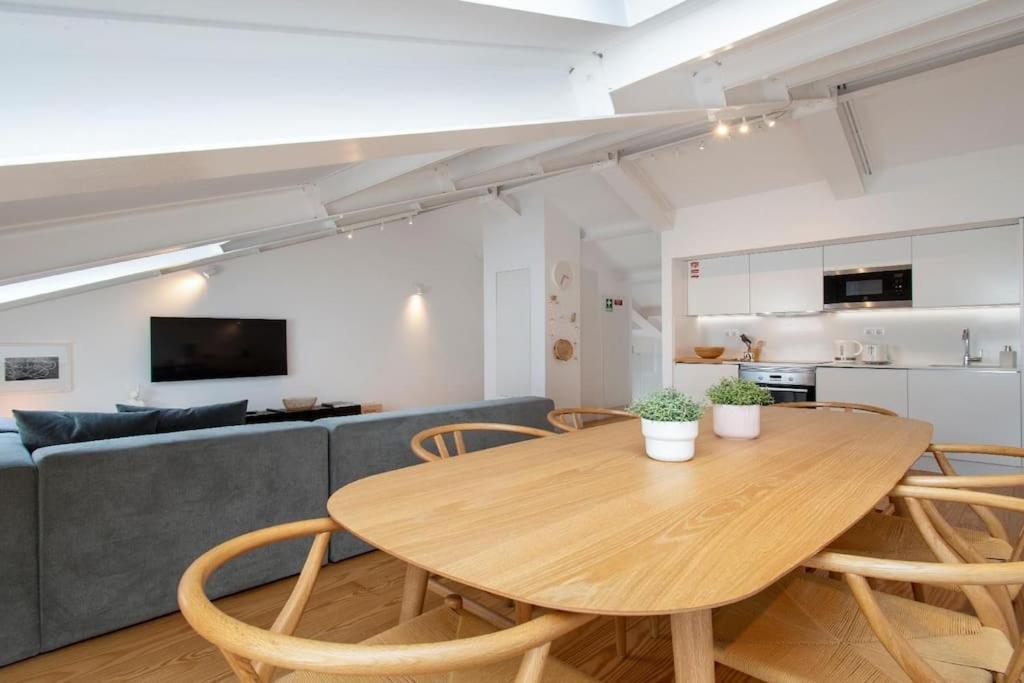Apartamento Liberdade Stylish Attic With Ac And View