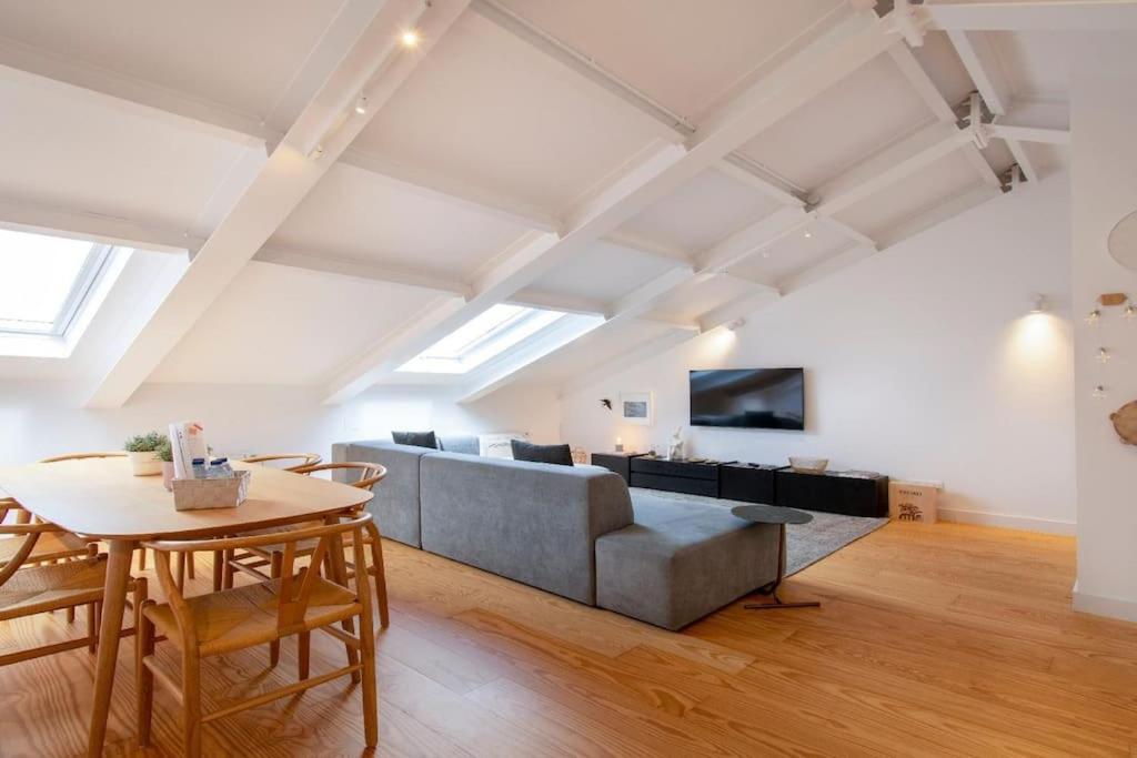 Liberdade Stylish Attic With Ac And View Apartamento