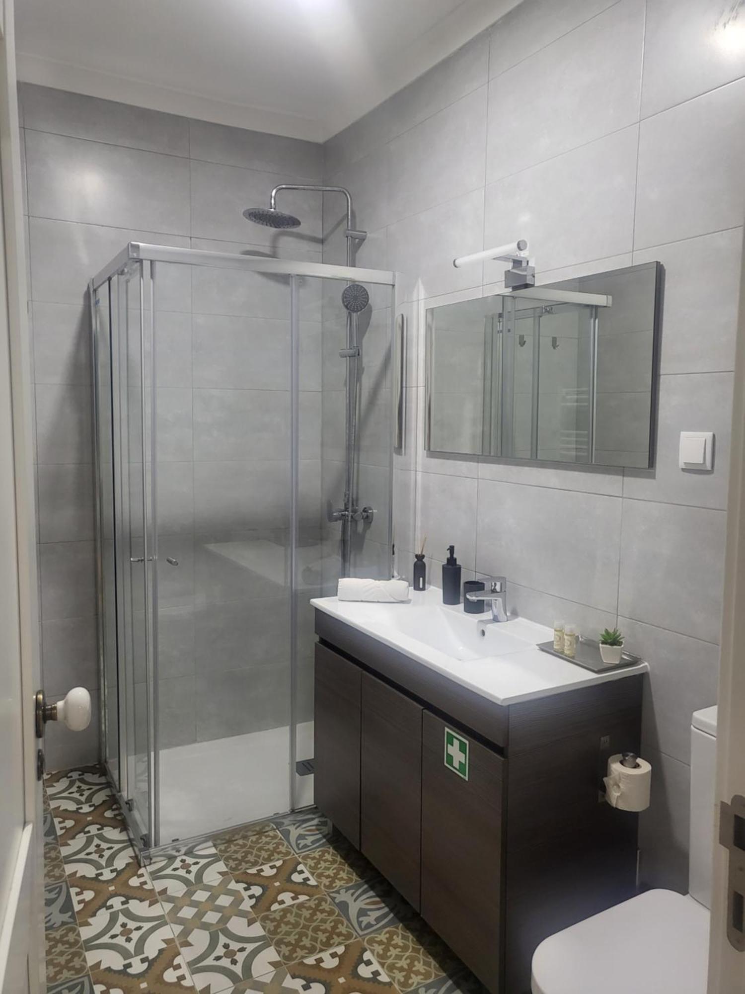 Alfama Services Apartment