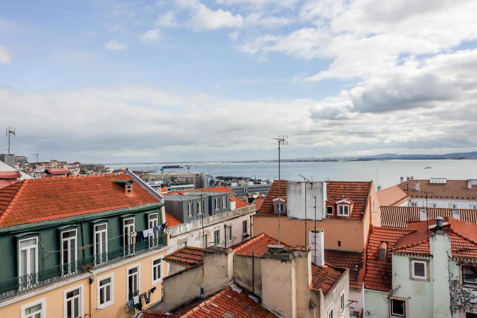 2br Terrace With Tagus View - Air-conditioned | By Airnest Apartment *