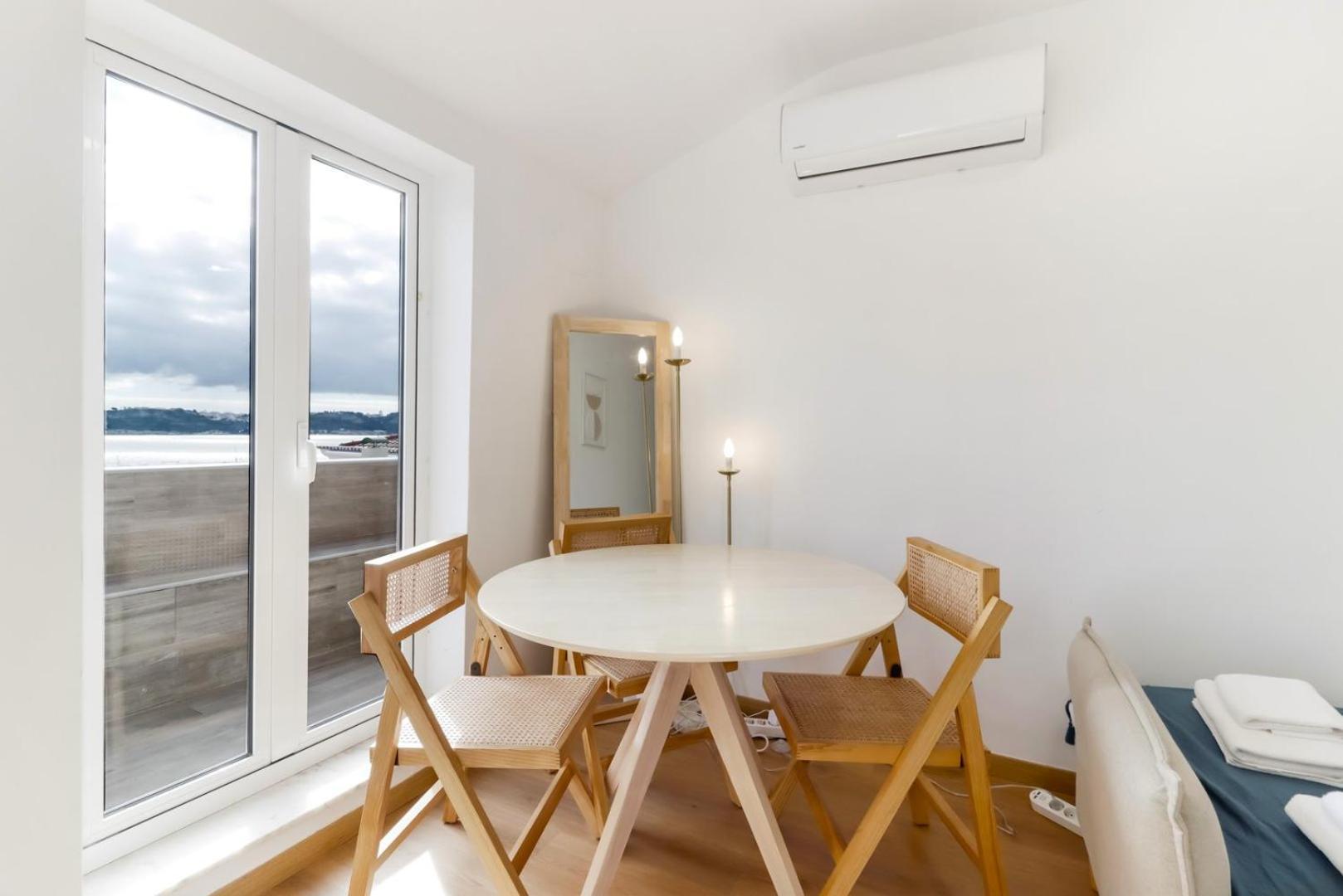 2br Terrace With Tagus View - Air-conditioned | By Airnest Apartment *