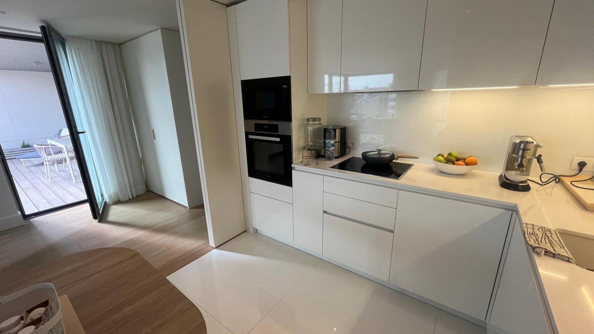 Luxurious 2 Bedrooms With Amenities In Center Apartment