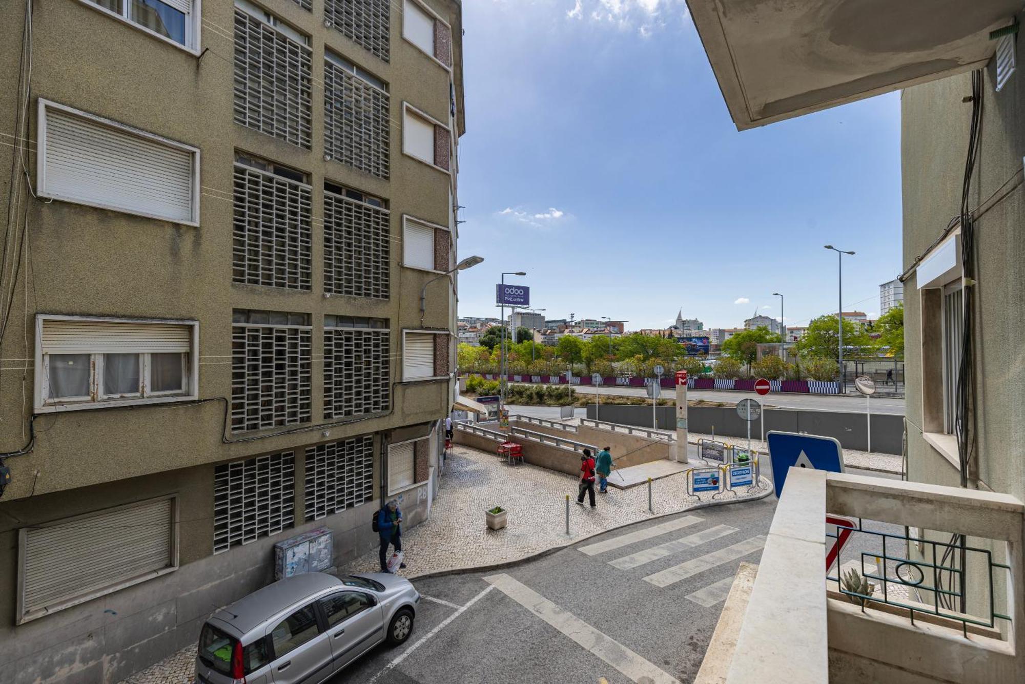 Apartment New By The Metro Iv *