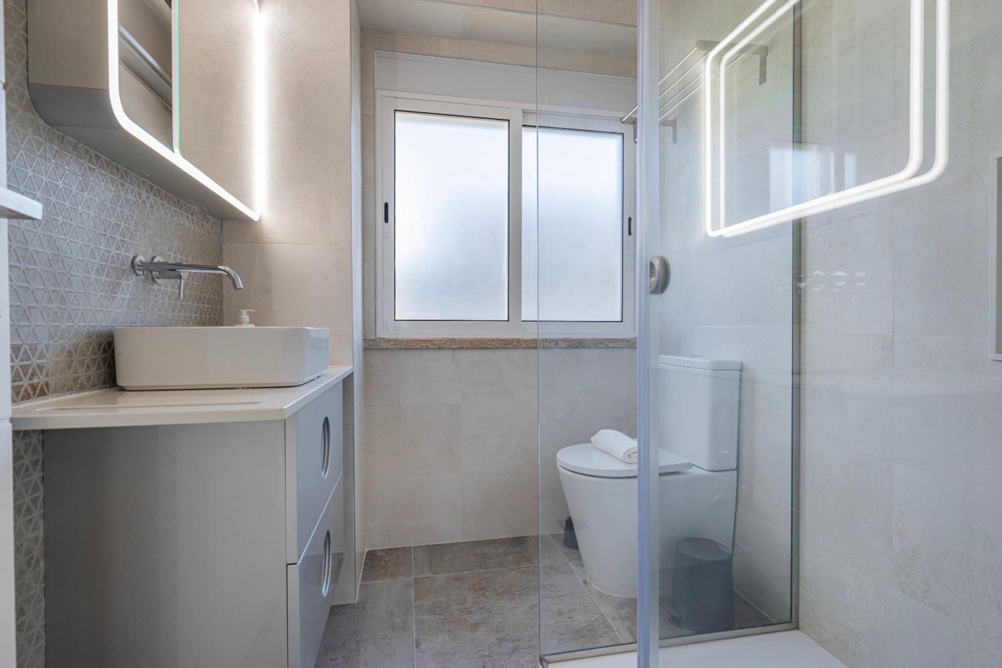 New By The Metro Iv Apartment