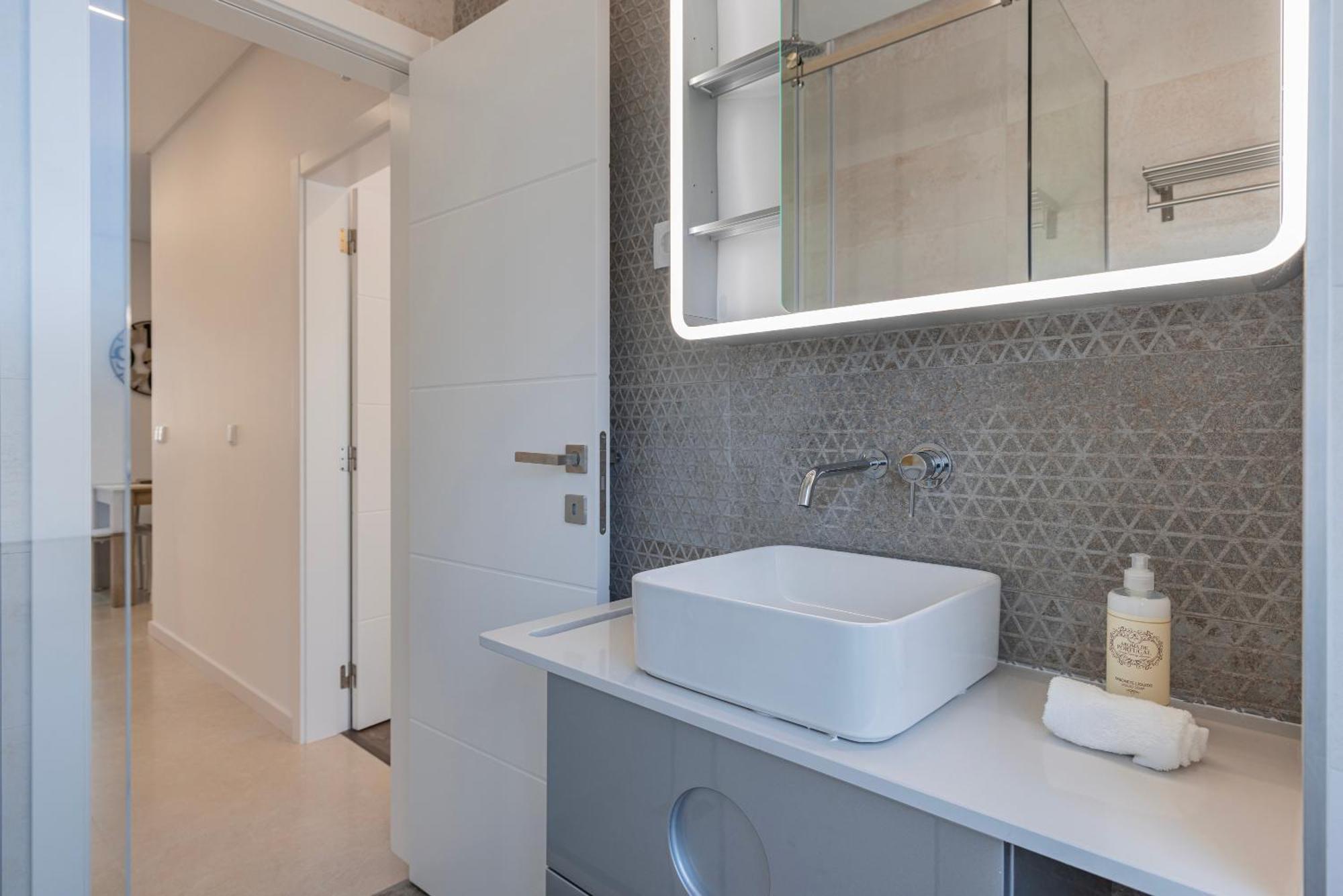 Apartment New By The Metro Iv Lisbon